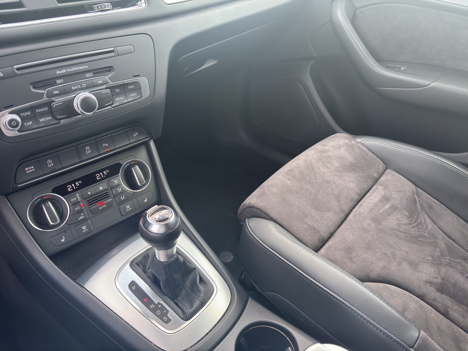 AUDI Q3 2.0 TFSI Sport quattro S-Tr.-showroom-element-1