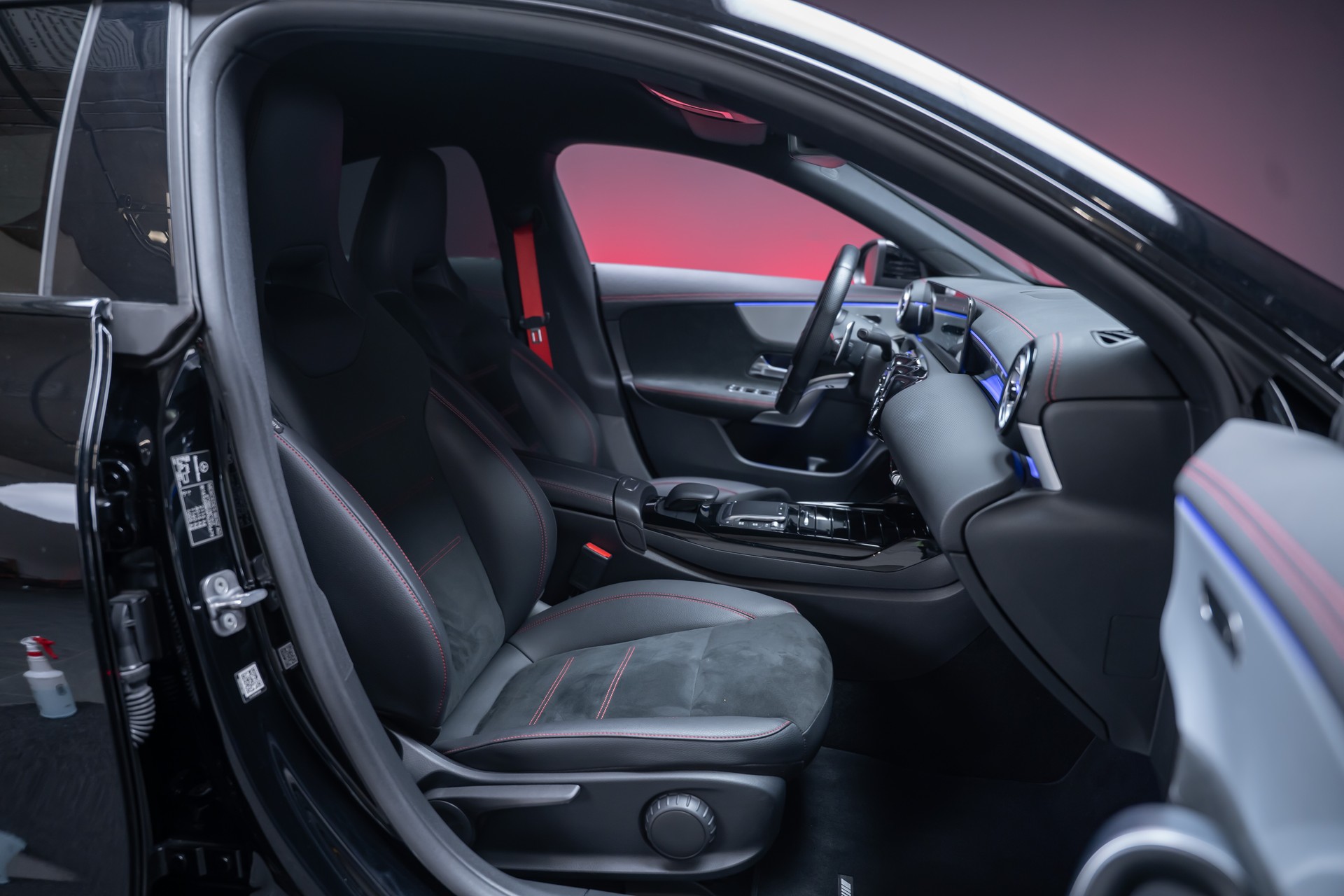 MERCEDES-BENZ CLA 35 AMG 4matic / 360°Kamera / Ambientebeleuchtung-image-22