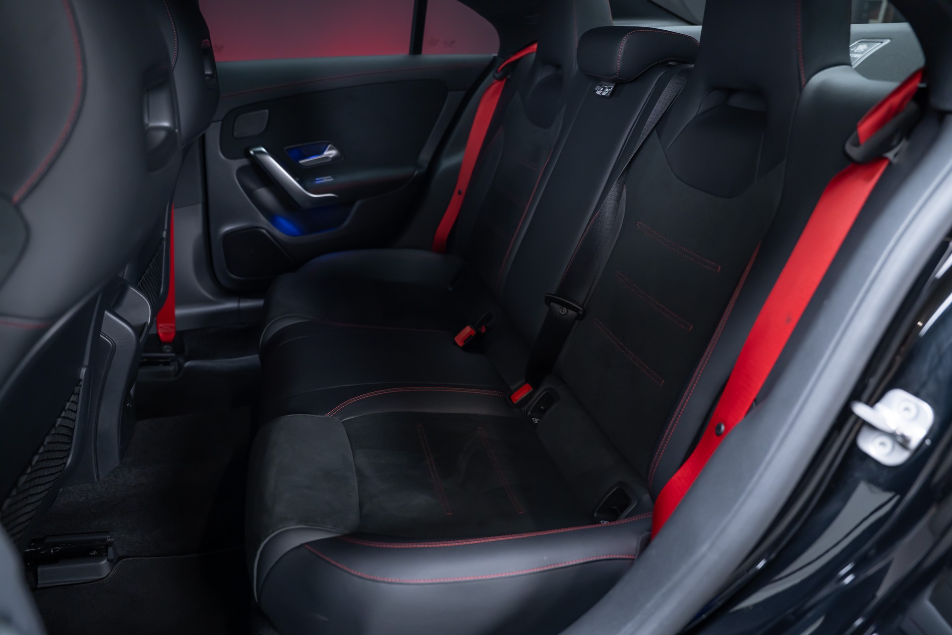 MERCEDES-BENZ CLA 35 AMG 4matic / 360°Kamera / Ambientebeleuchtung-image-19