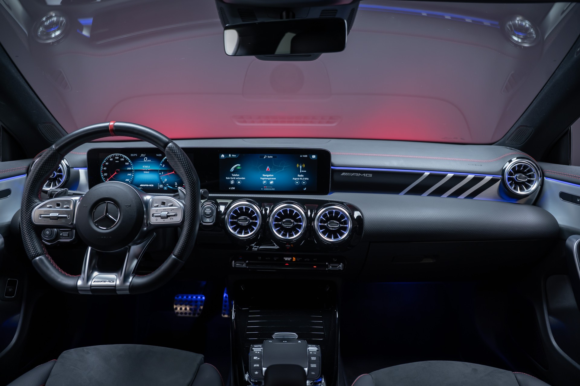 MERCEDES-BENZ CLA 35 AMG 4matic / 360°Kamera / Ambientebeleuchtung-image-25