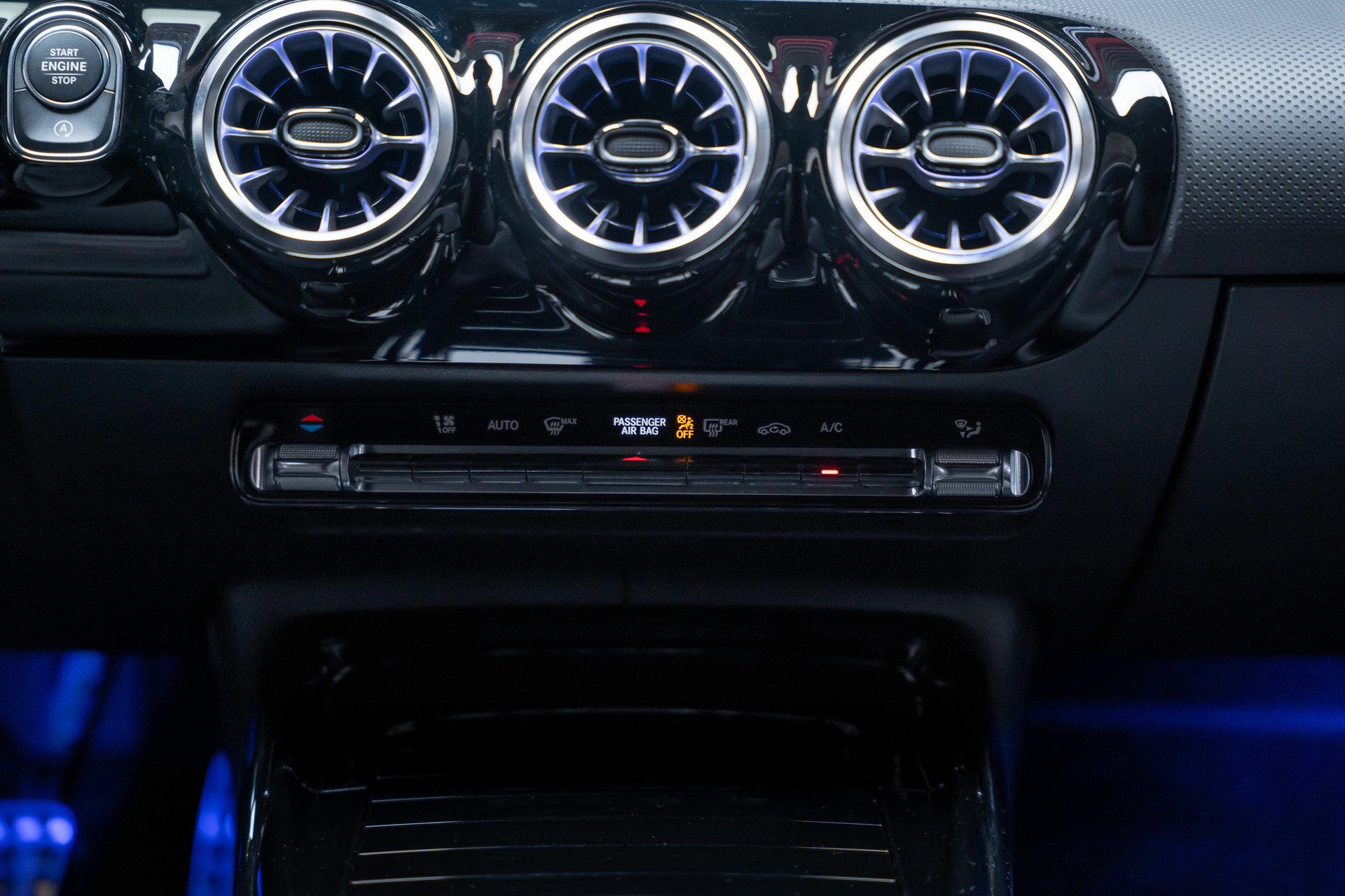 MERCEDES-BENZ CLA 35 AMG 4matic / 360°Kamera / Ambientebeleuchtung-image-36