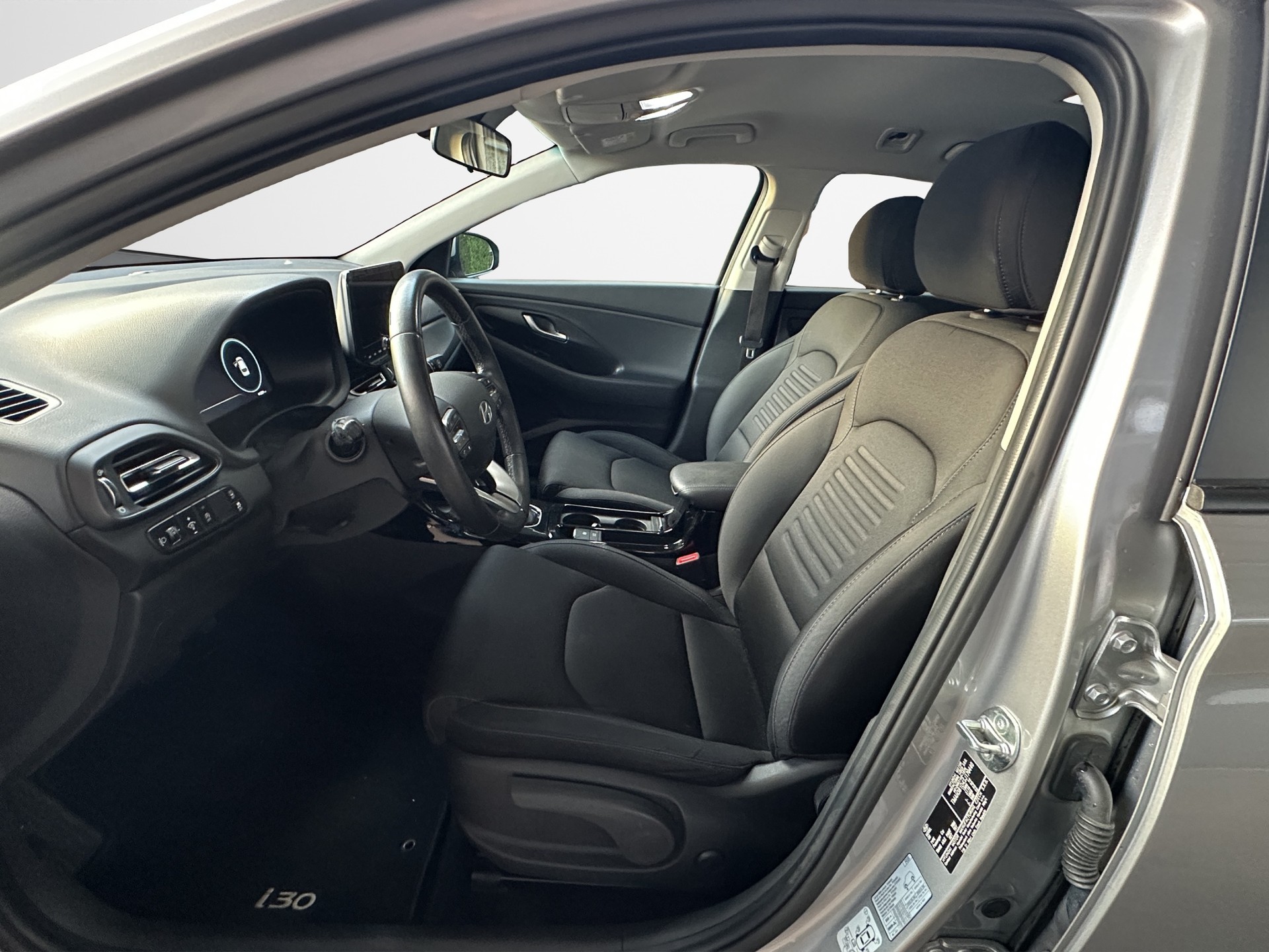 HYUNDAI i30 Wagon 1.5 T-GDi Amplia 48V MH DCT-image-9