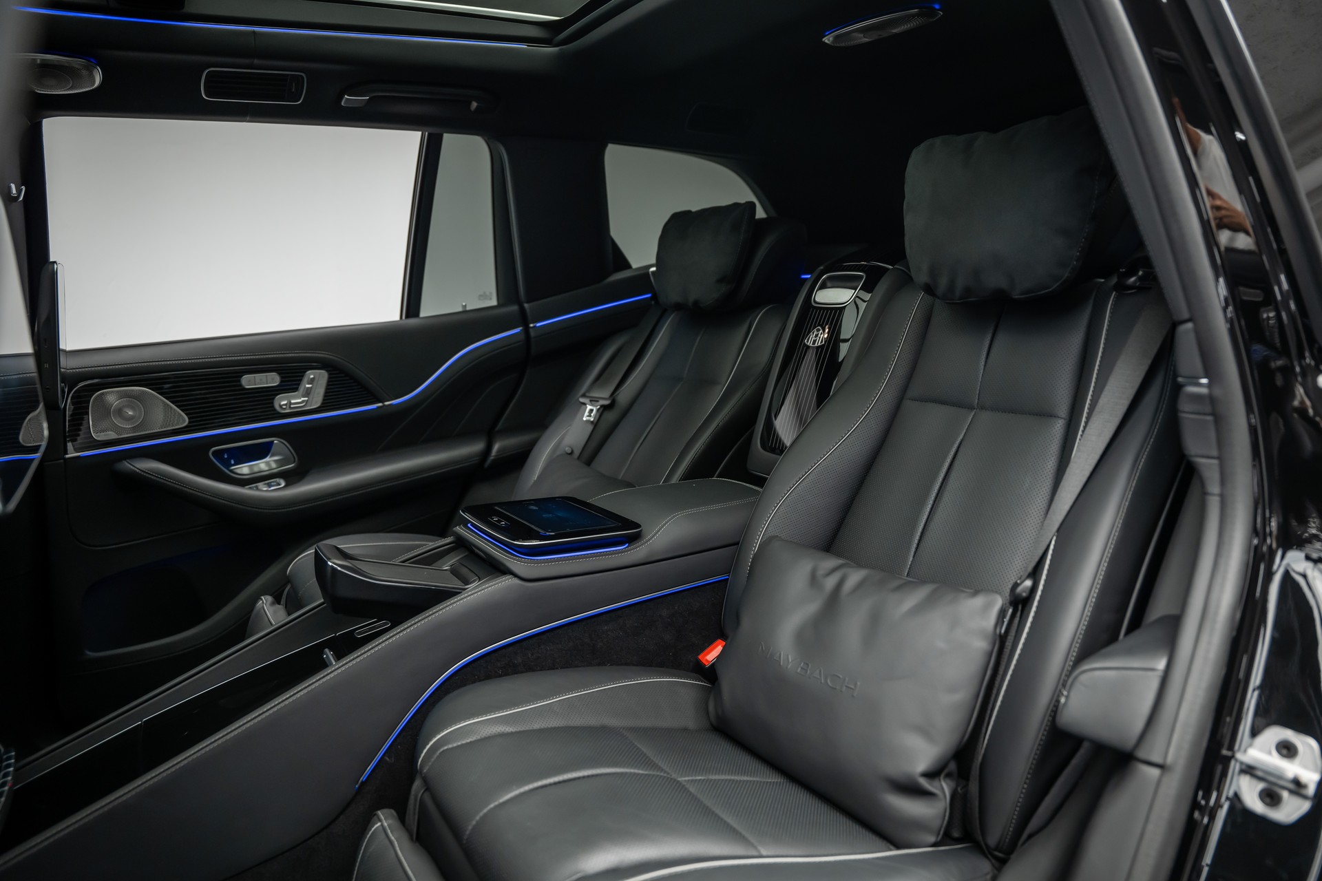 MERCEDES-BENZ GLS 600 MAYBACH * FIRST-CLASS FOND * KÜHLSCHRANK * KLAPPTISCHE * 24" SCHMIEDERÄDER * VOLL AUSSTATTUNG *-image-14
