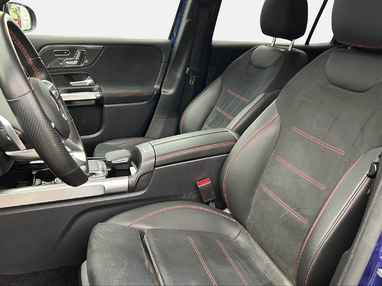 MERCEDES-BENZ GLB 250 AMG Line 4matic-showroom-element-3