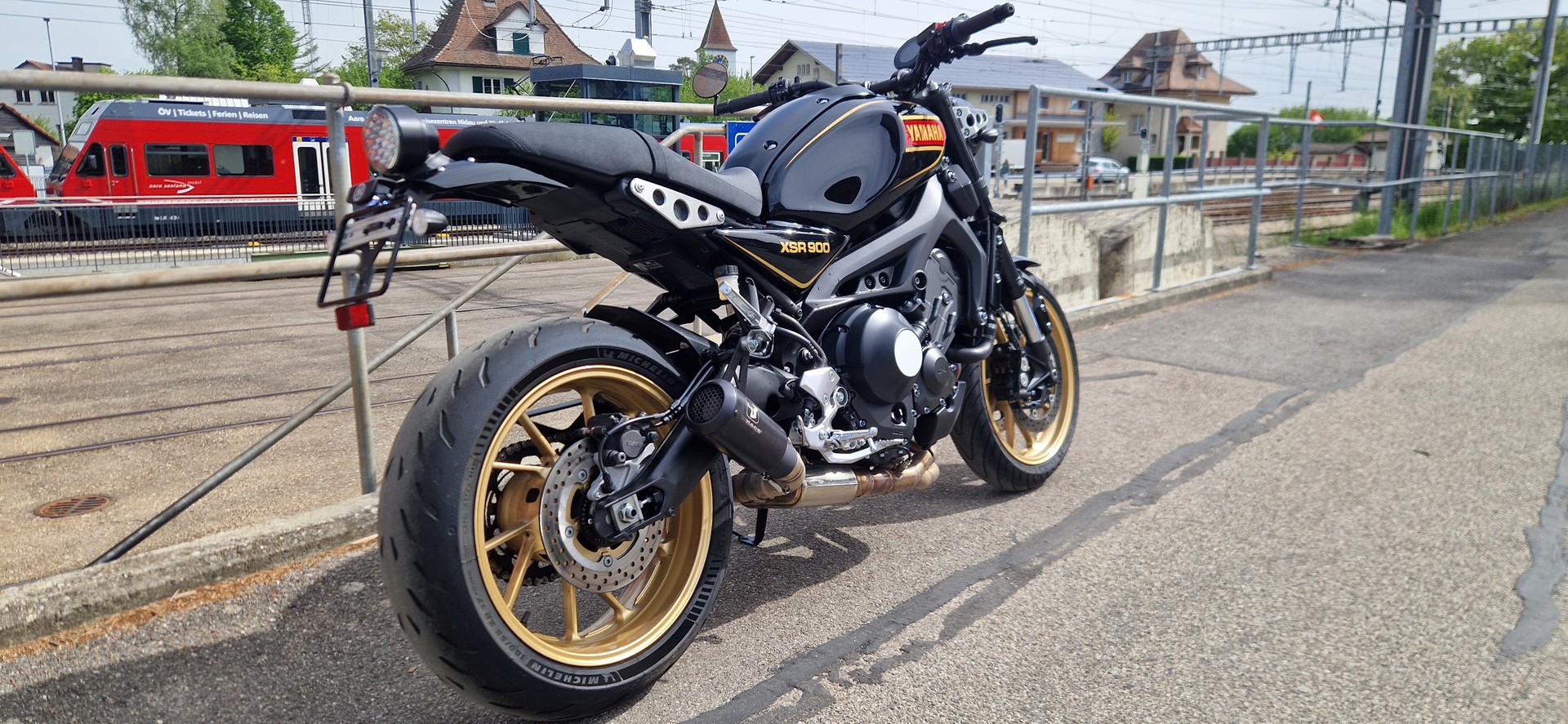YAMAHA XSR 900 80 Black-image-2