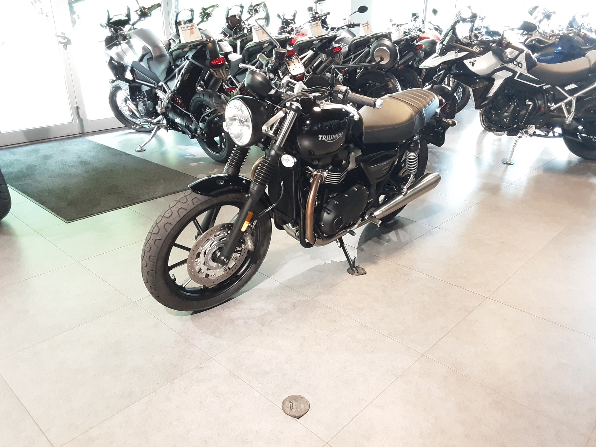 TRIUMPH Street Twin 900-image-3