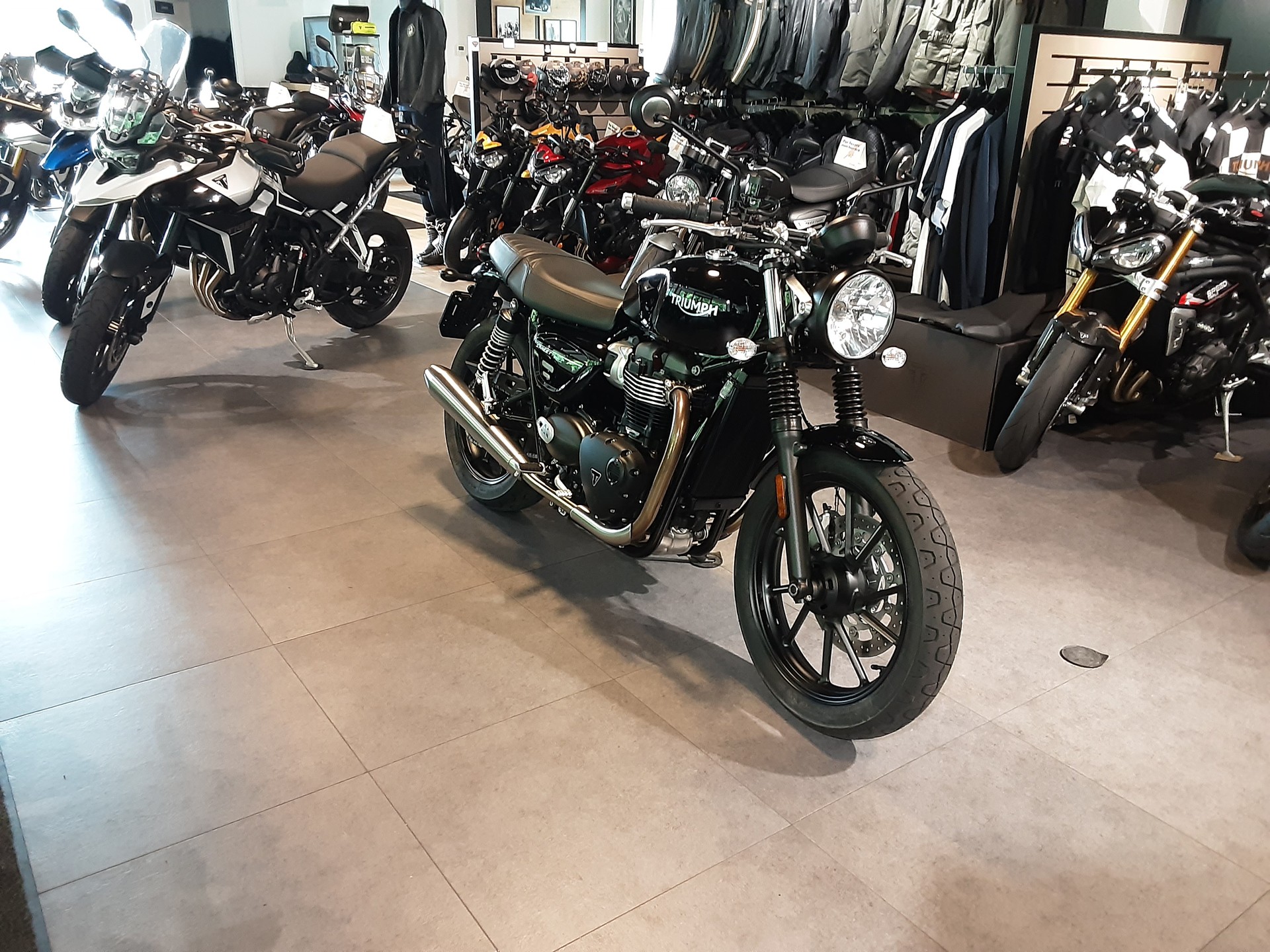TRIUMPH Street Twin 900-image-2