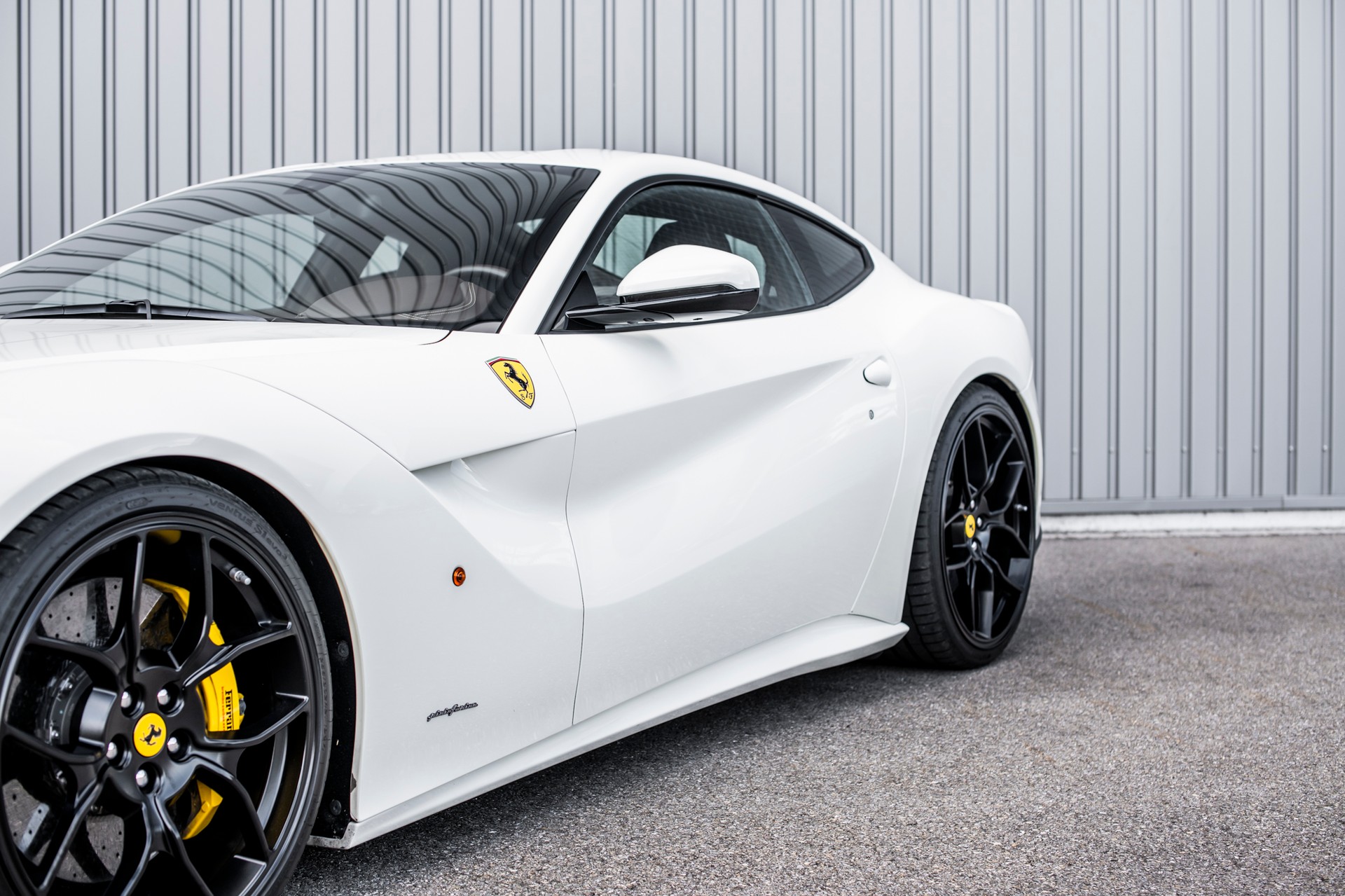 FERRARI F12 Berlinetta-image-6