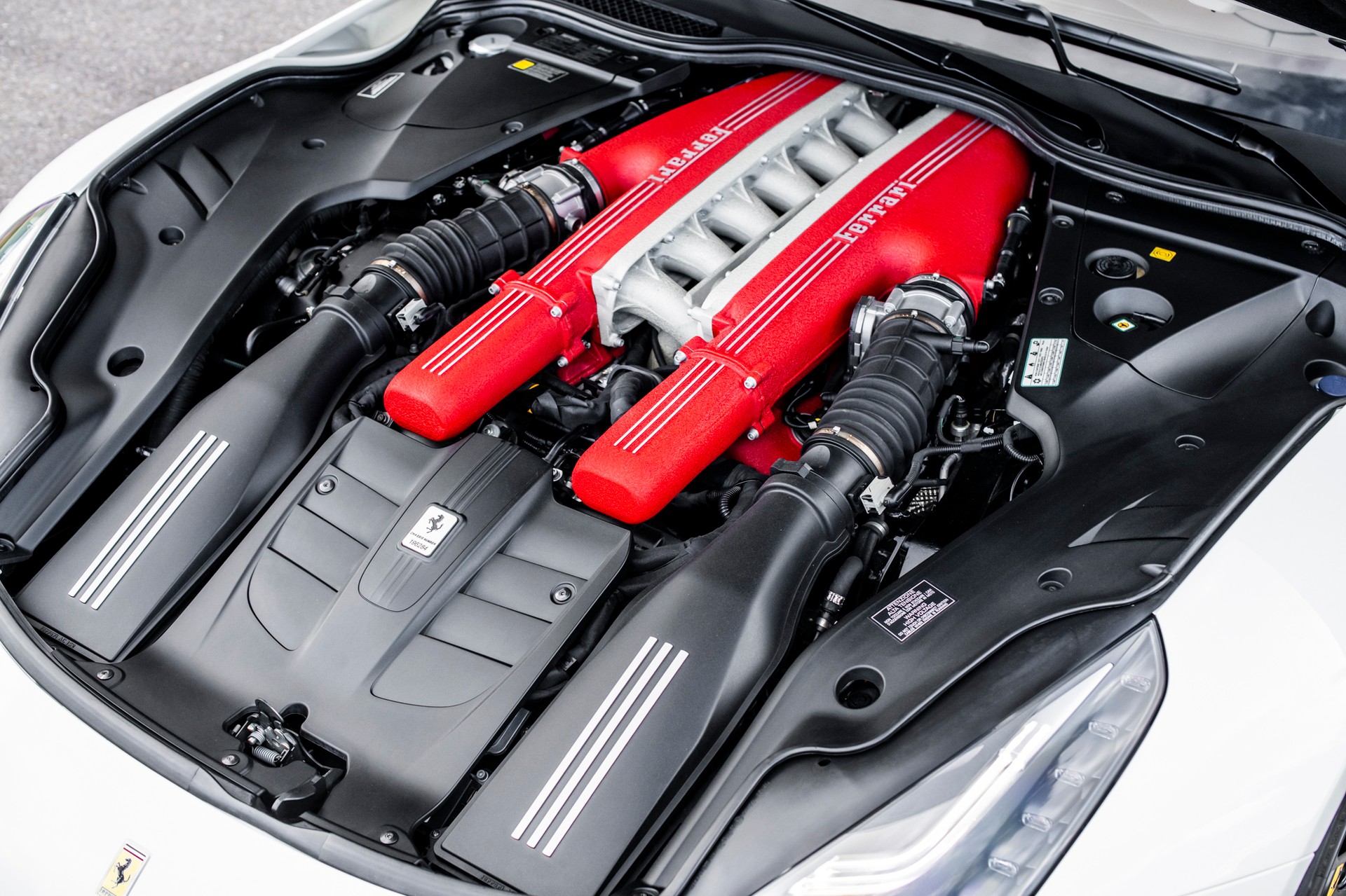 FERRARI F12 Berlinetta-image-14