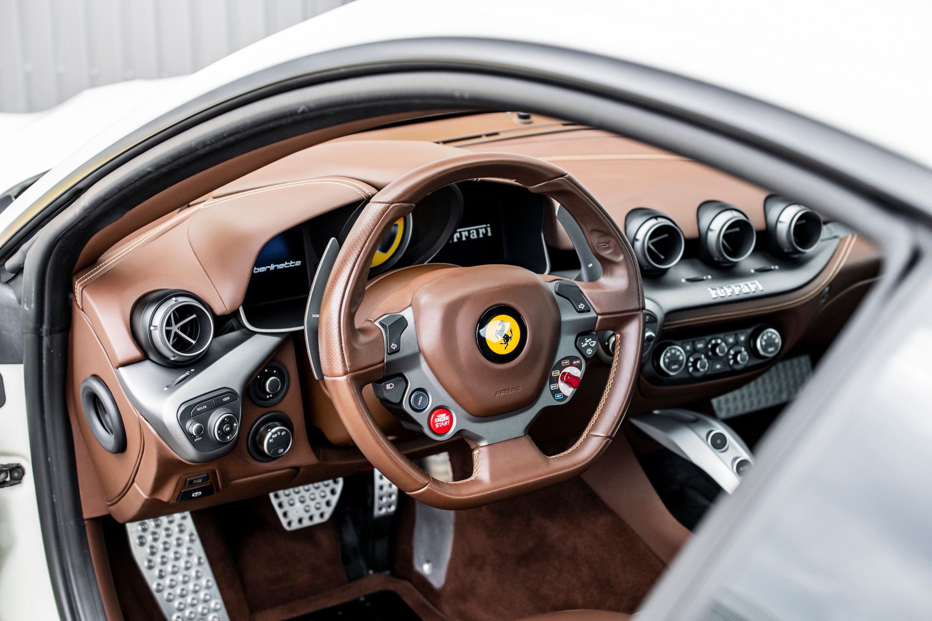 FERRARI F12 Berlinetta-image-10