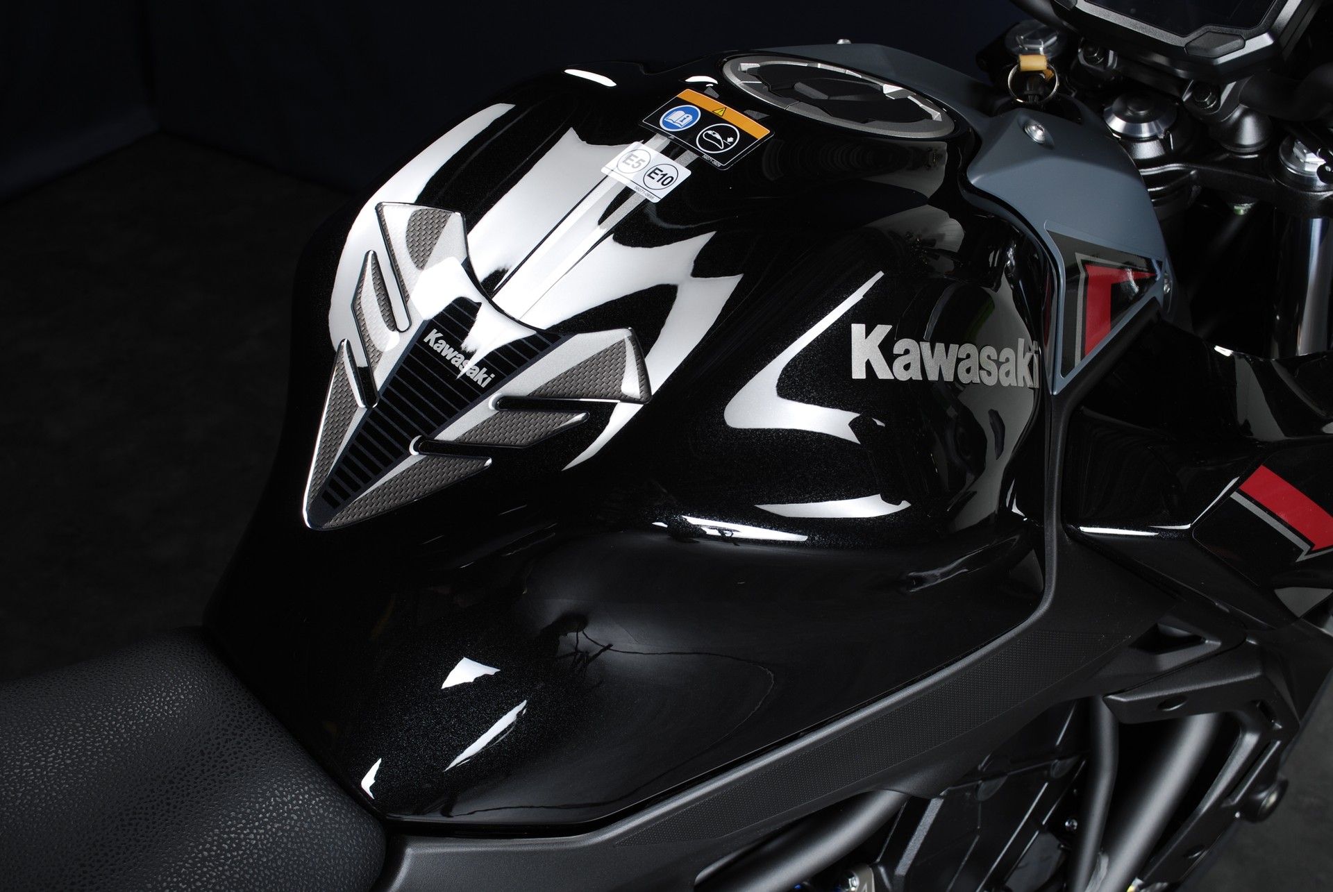 KAWASAKI Z 650 MY25 SPORT - 35 kW Version-image-2