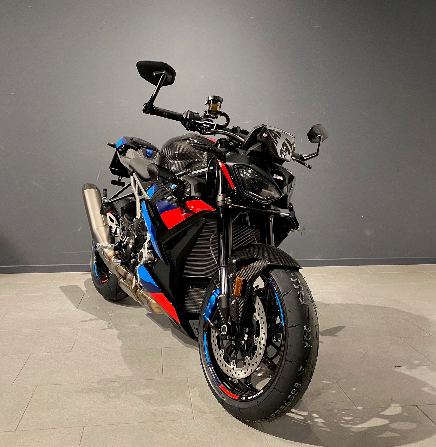 BMW M 1000 R-image-1
