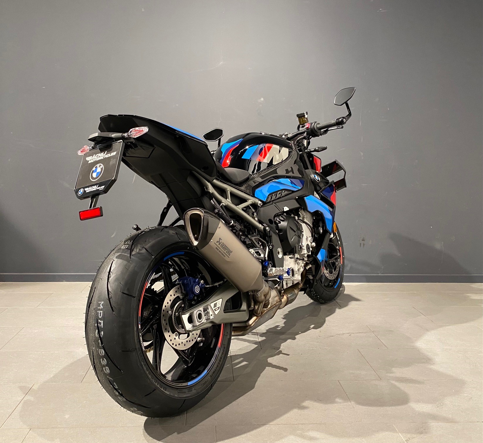 BMW M 1000 R-image-5