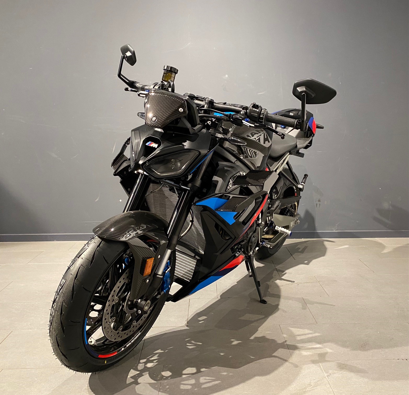 BMW M 1000 R-image-2