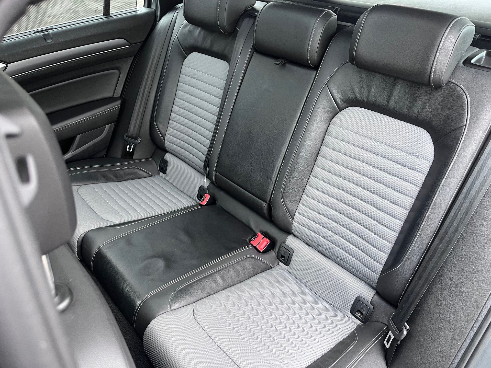 VW Passat Variant 2.0 TDI BMT Highline DSG 4Motion-image-11