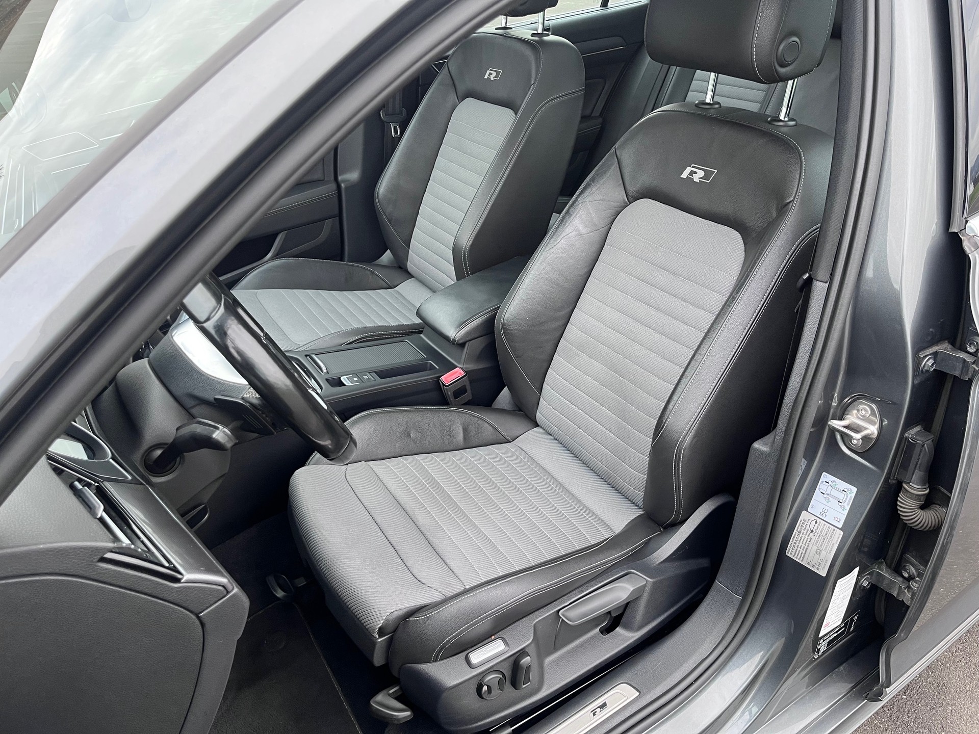 VW Passat Variant 2.0 TDI BMT Highline DSG 4Motion-image-5