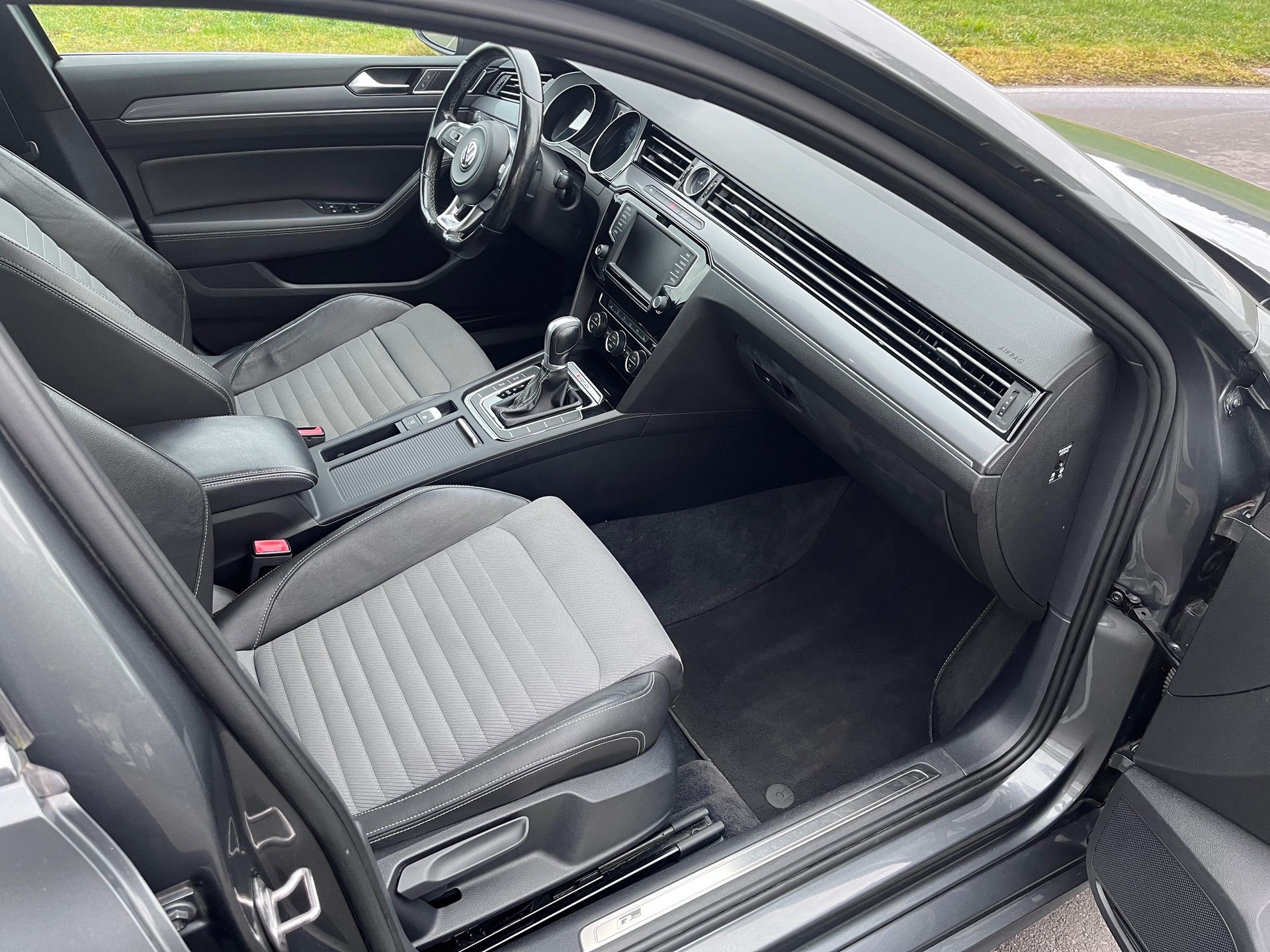 VW Passat Variant 2.0 TDI BMT Highline DSG 4Motion-image-6