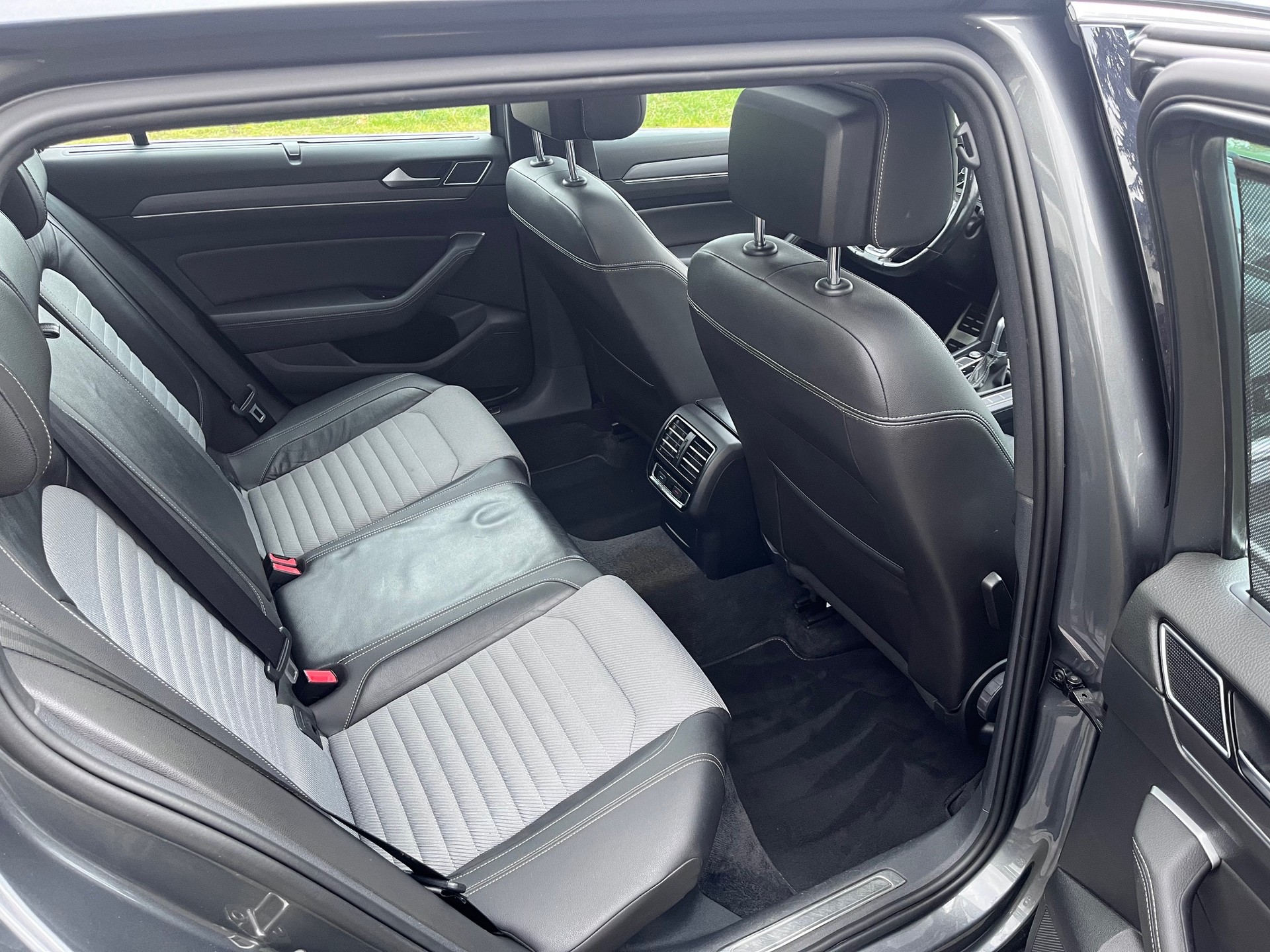 VW Passat Variant 2.0 TDI BMT Highline DSG 4Motion-image-8