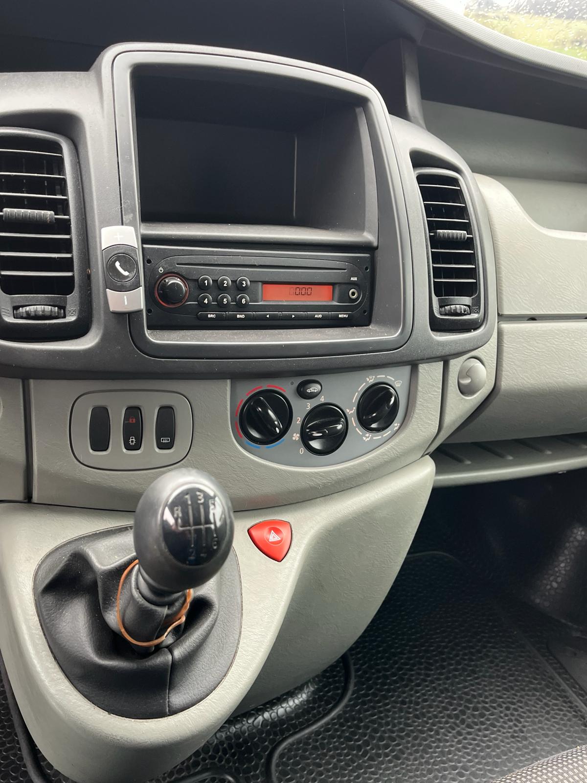 RENAULT Trafic 2.0 dCi 90 2.7t L1H1-image-6