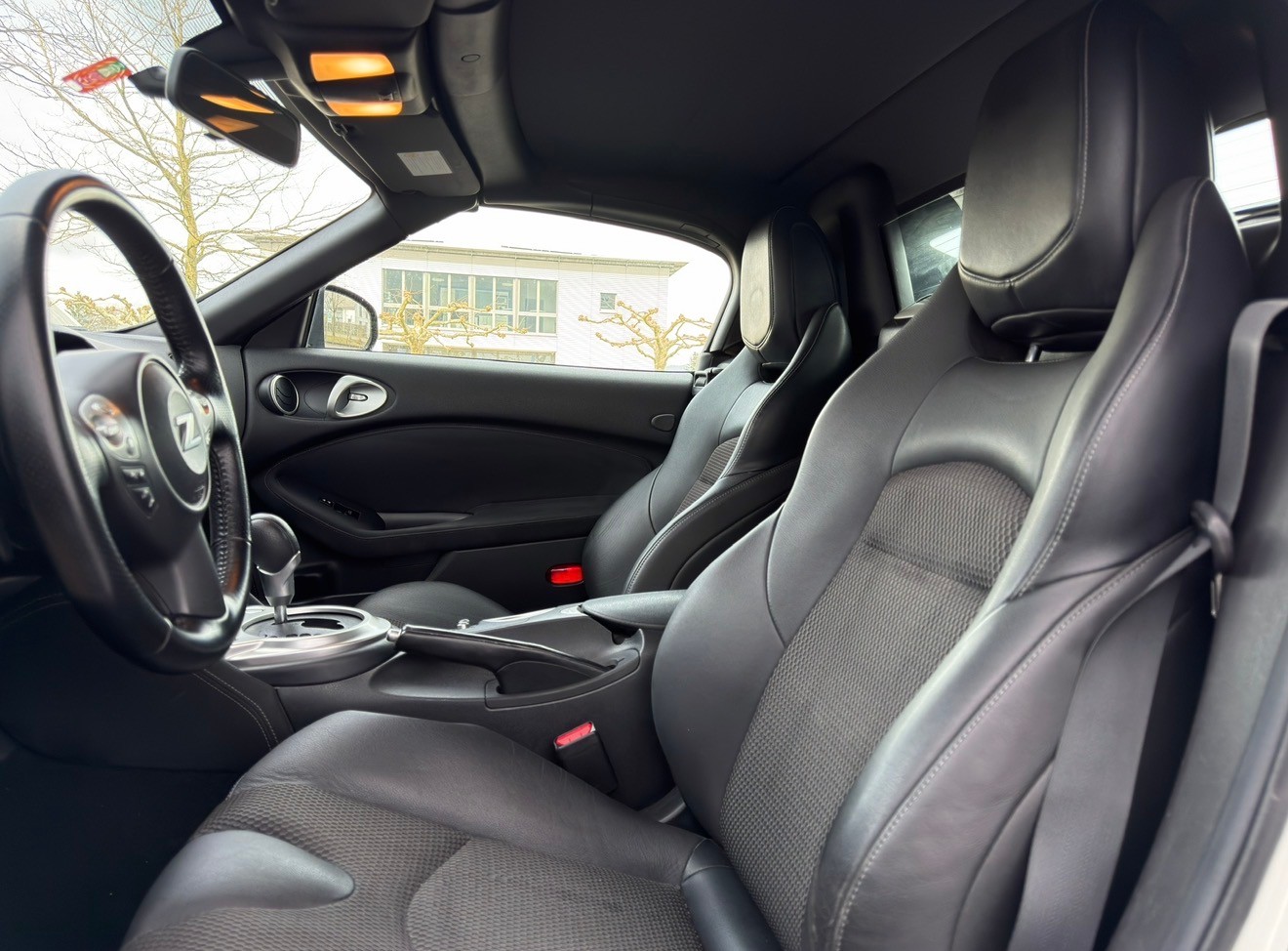 NISSAN 370 Z Roadster Pack Automatic -Ab MFK-Ab Service-Perle weiss Top Zustand-image-7