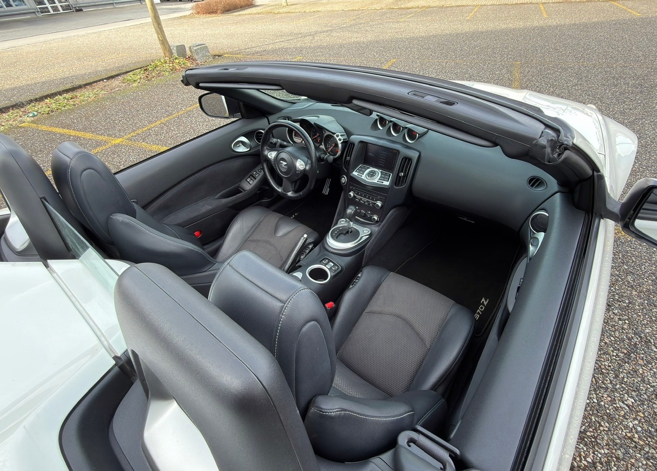 NISSAN 370 Z Roadster Pack Automatic -Ab MFK-Ab Service-Perle weiss Top Zustand-image-15