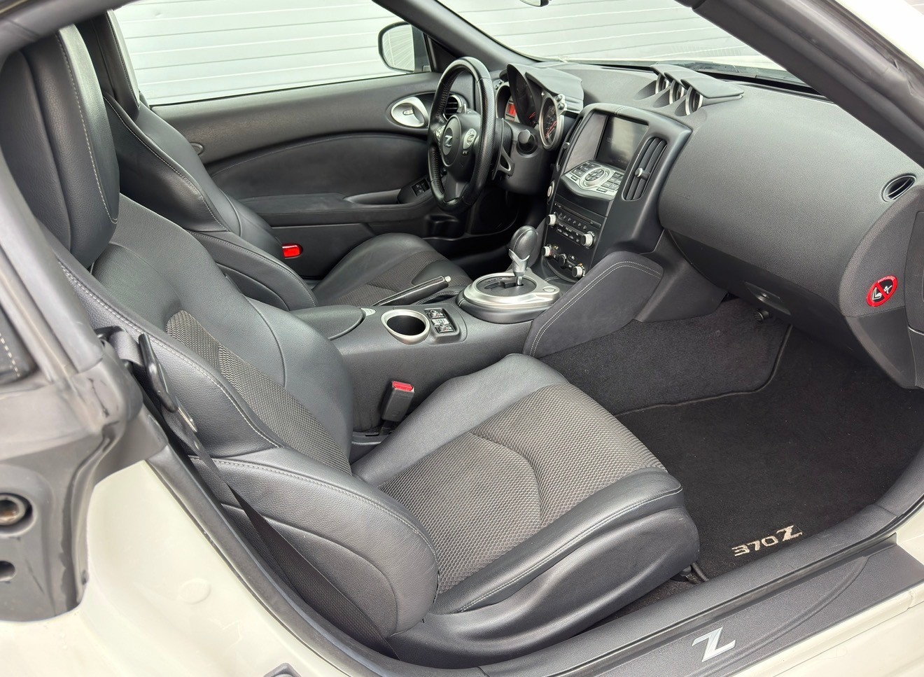 NISSAN 370 Z Roadster Pack Automatic -Ab MFK-Ab Service-Perle weiss Top Zustand-image-11