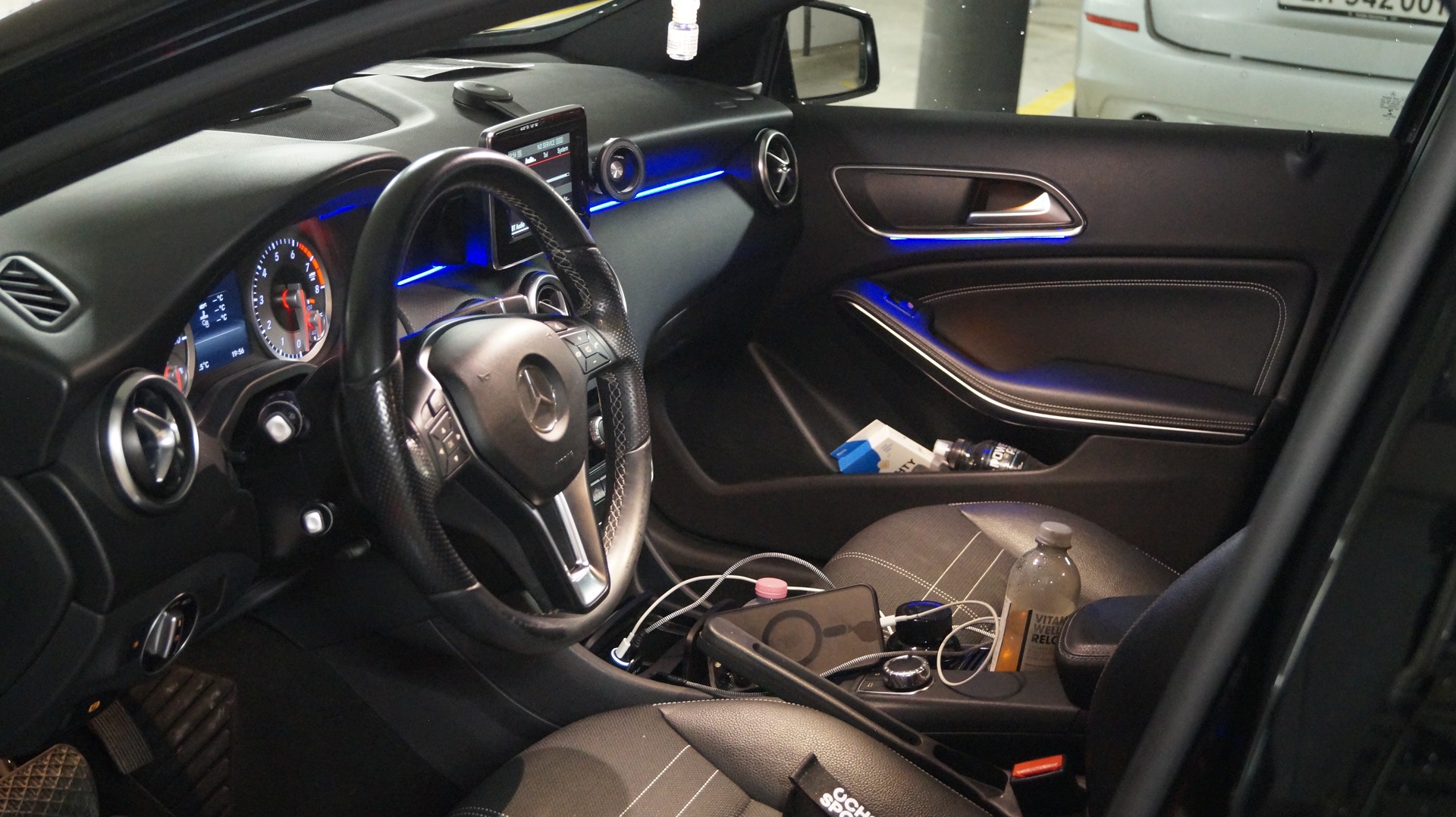 MERCEDES-BENZ A 200 Night Star 7G-DCT-image-10