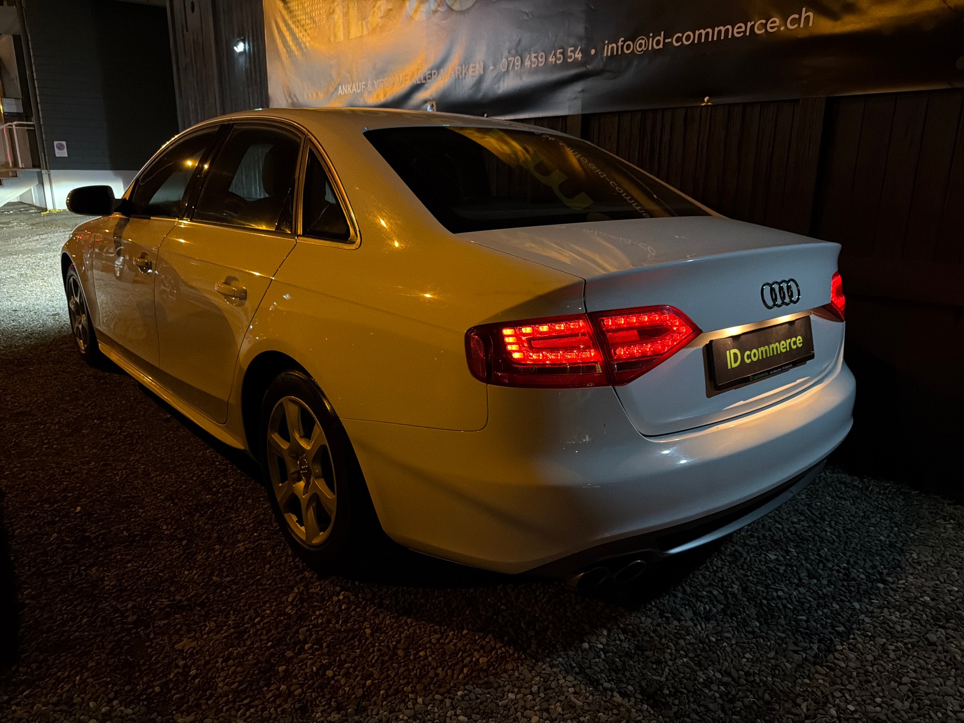 AUDI A4 2.0 TDI 170PS / S-LINE-image-9