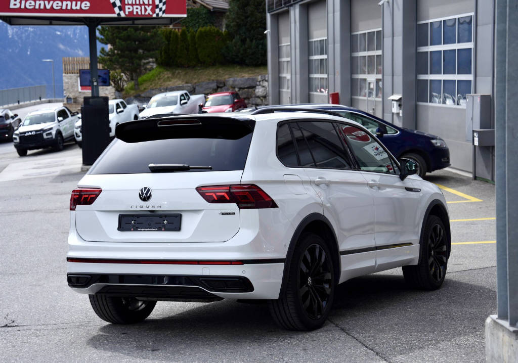 VW Tiguan 2.0 TSI R-Line DSG-showroom-element-2