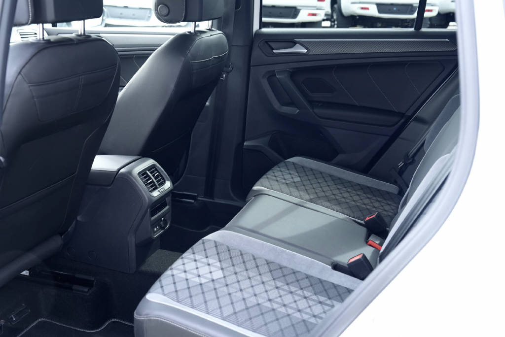 VW Tiguan 2.0 TSI R-Line DSG-image-16