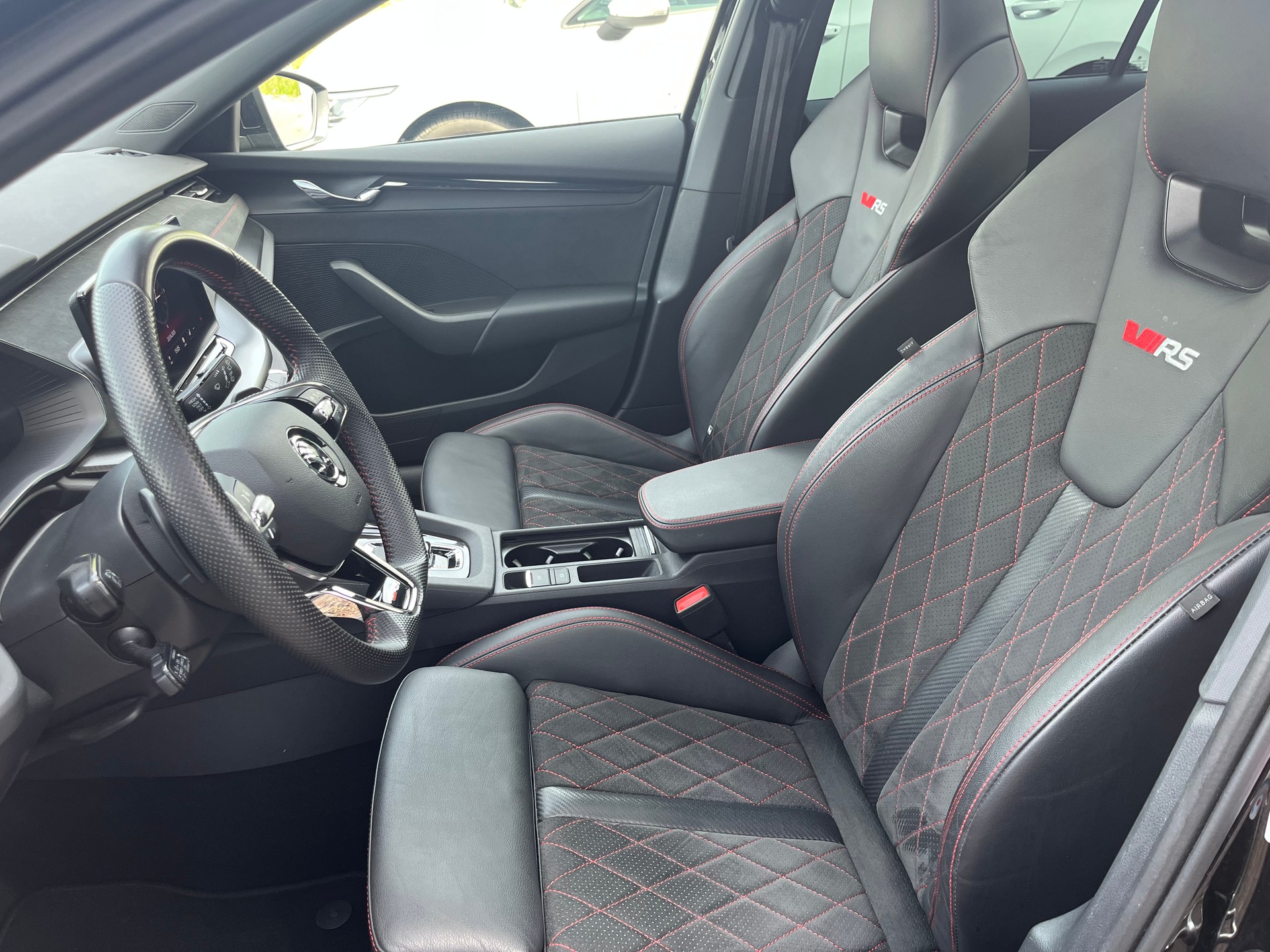SKODA Octavia Combi 2.0 TSI DSG RS-image-6