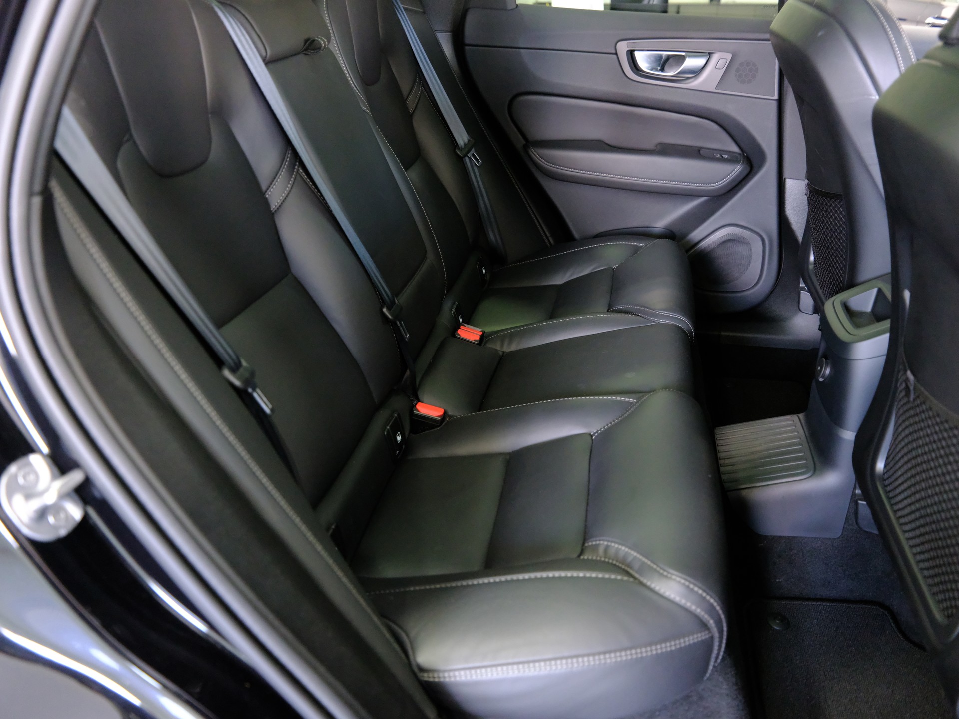 VOLVO XC60 T8 eAWD PluginHybrid Ultra Dark Geartronic-image-15