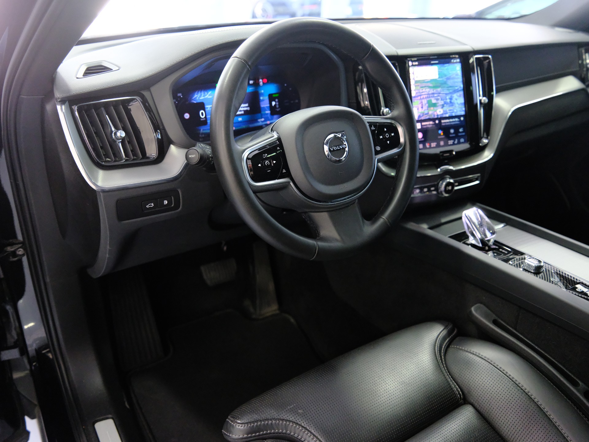 VOLVO XC60 T8 eAWD PluginHybrid Ultra Dark Geartronic-image-8