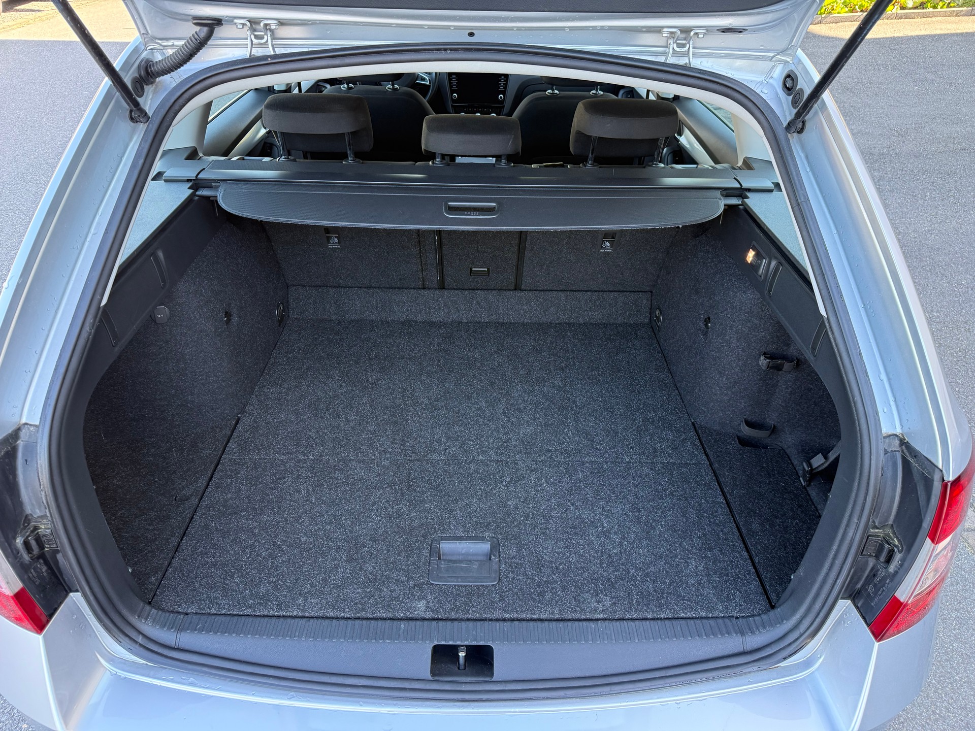 SKODA Octavia Combi 1.6 TDI Ambition DSG-image-10