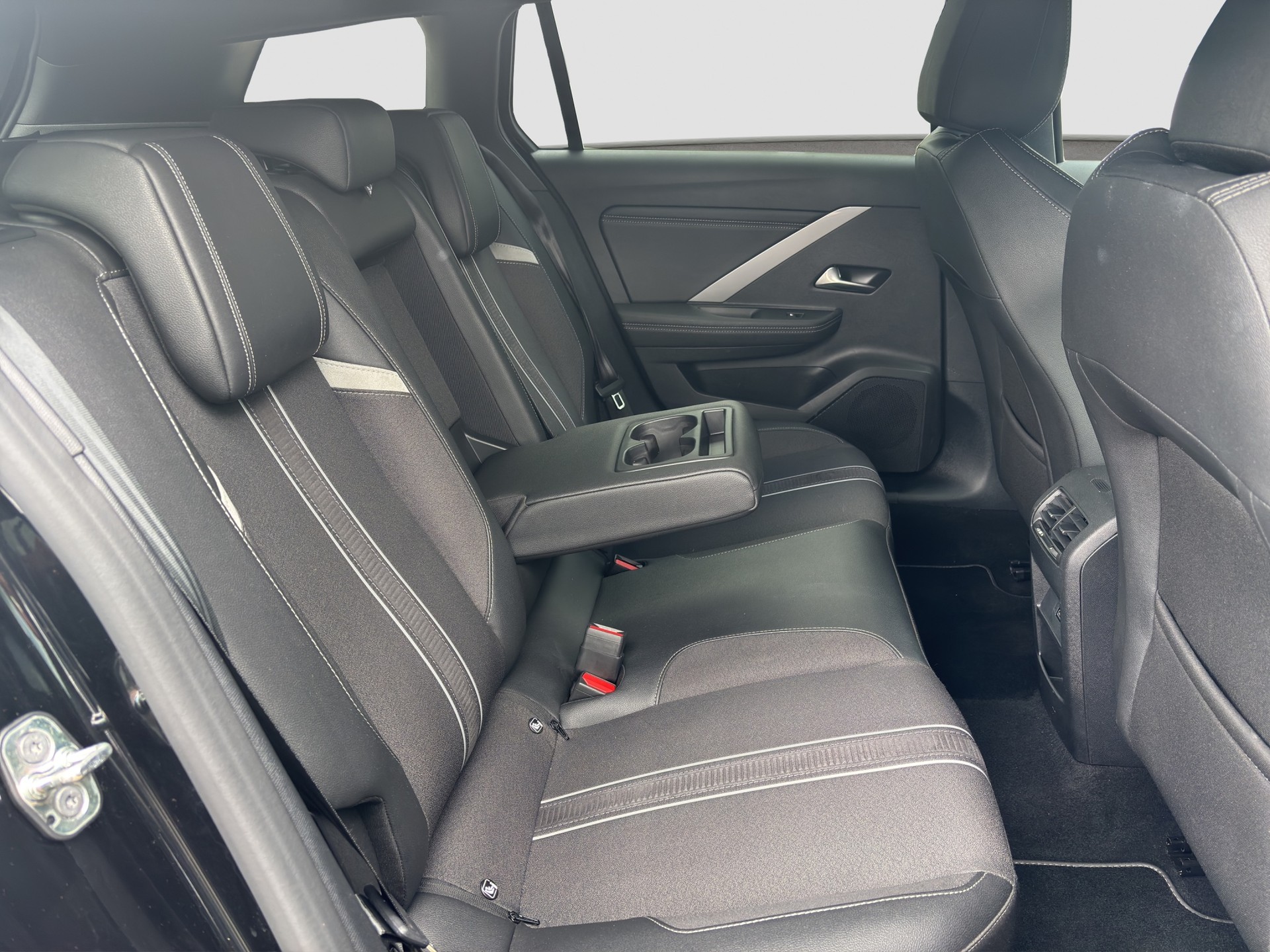 OPEL Astra Sports Tourer 1.6 PHEV Turbo GS A-image-15