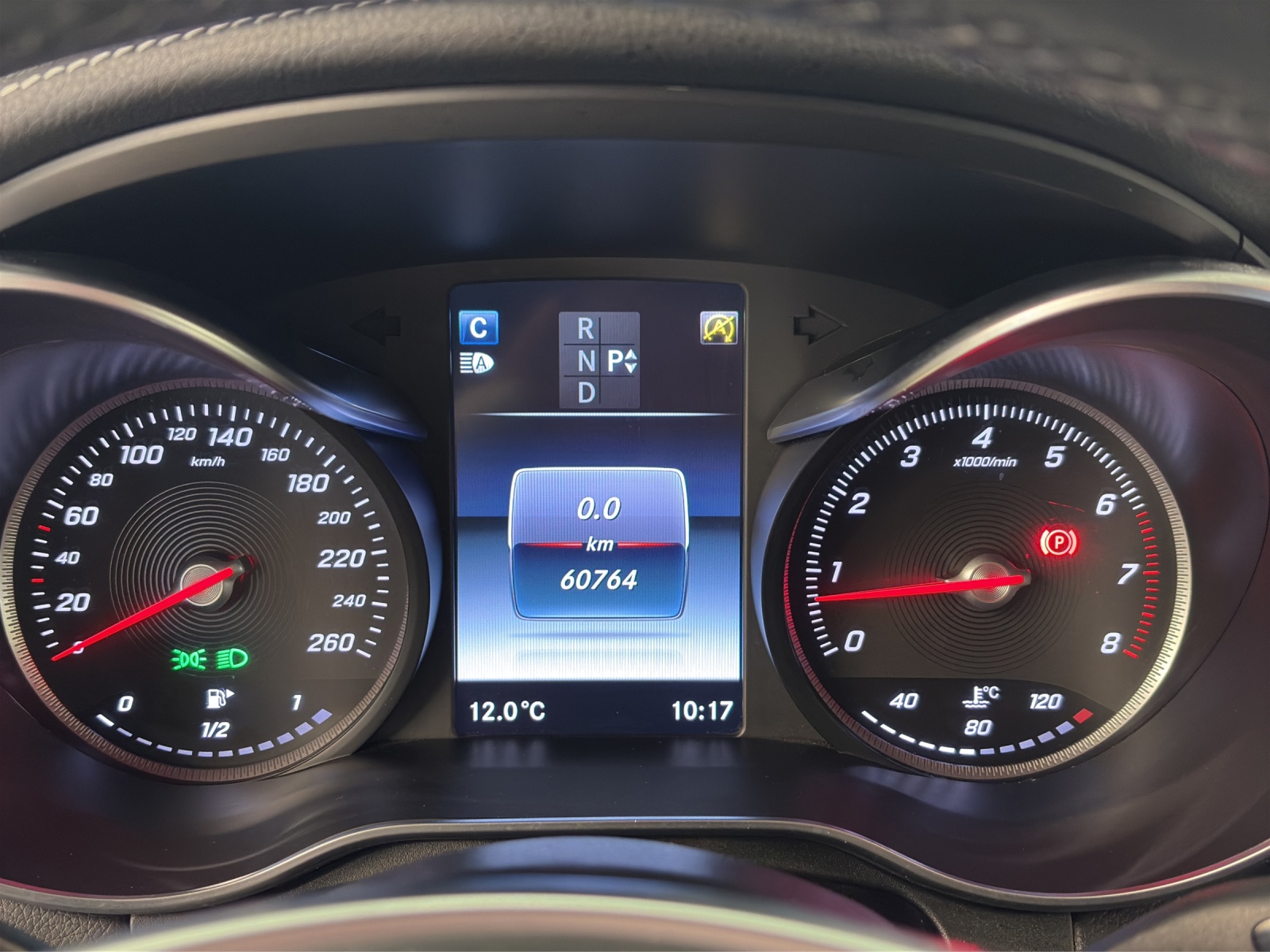 MERCEDES-BENZ GLC 250 AMG Line 4Matic-image-13
