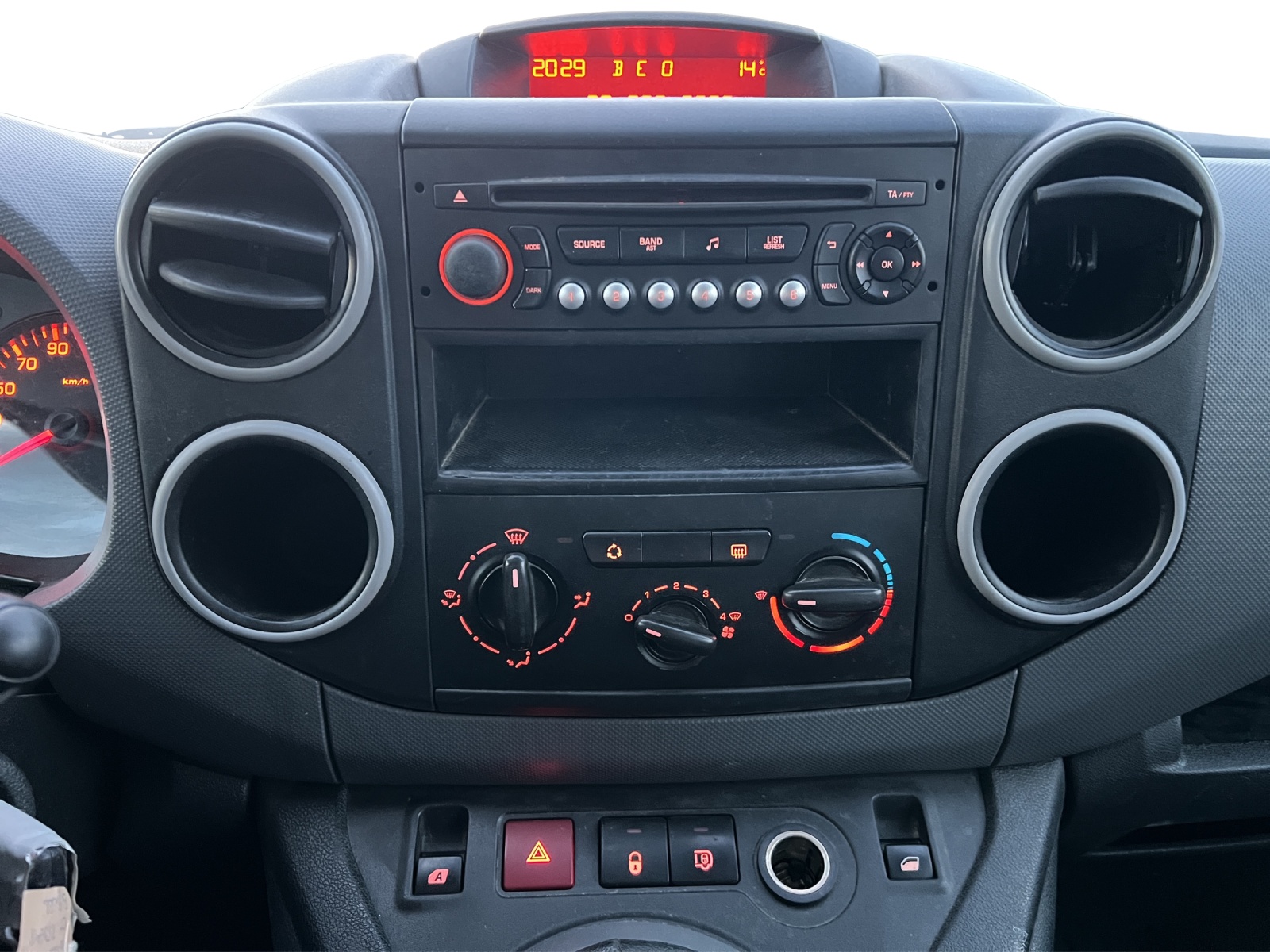 PEUGEOT Partner 1.6 e-HDI Urban Pack L2-image-11