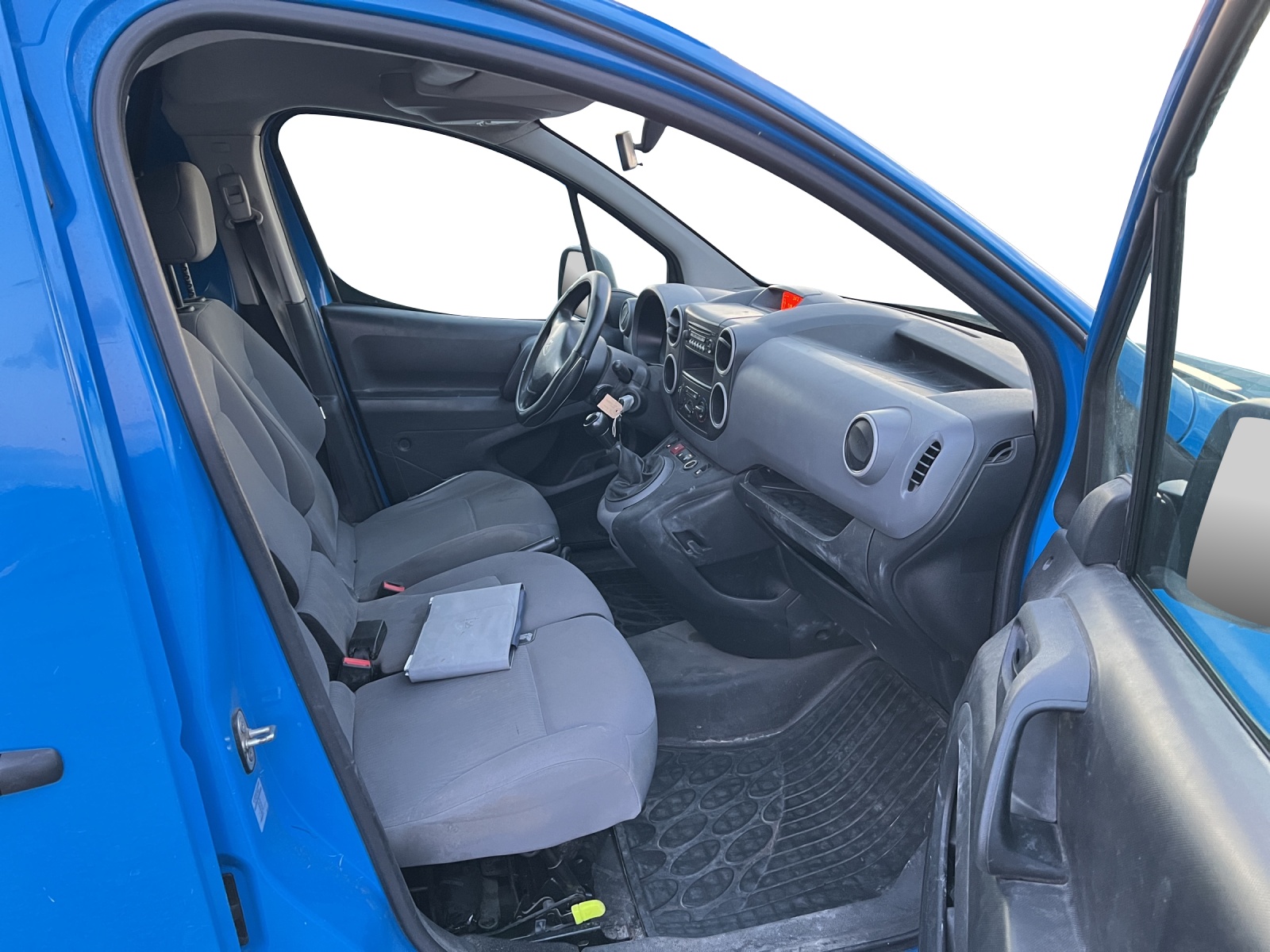 PEUGEOT Partner 1.6 e-HDI Urban Pack L2-image-6
