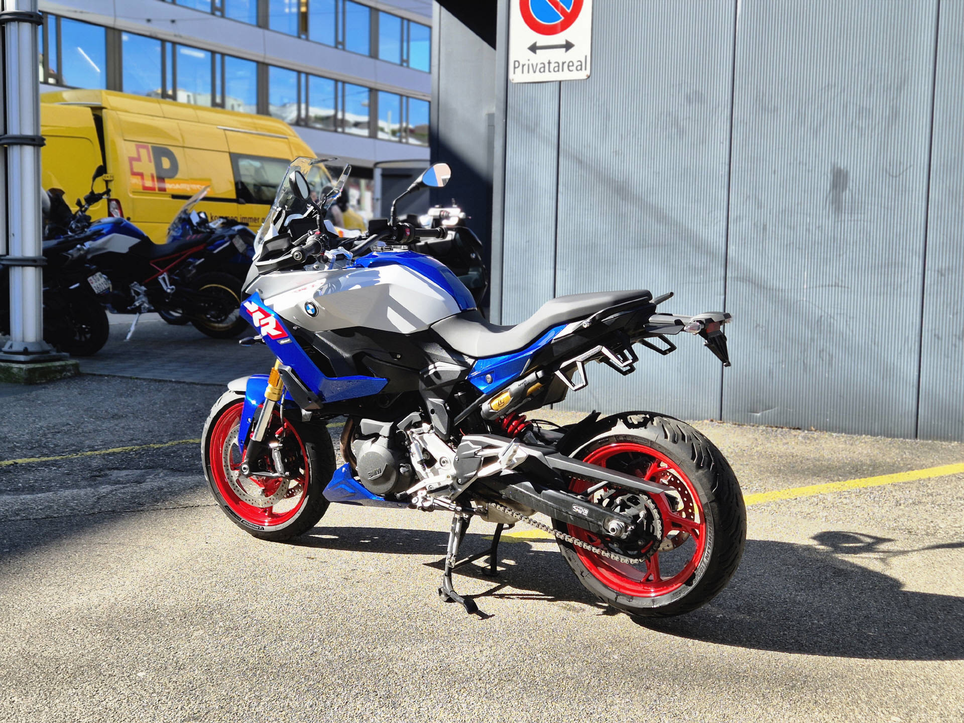 BMW F 900 XR-showroom-element-2
