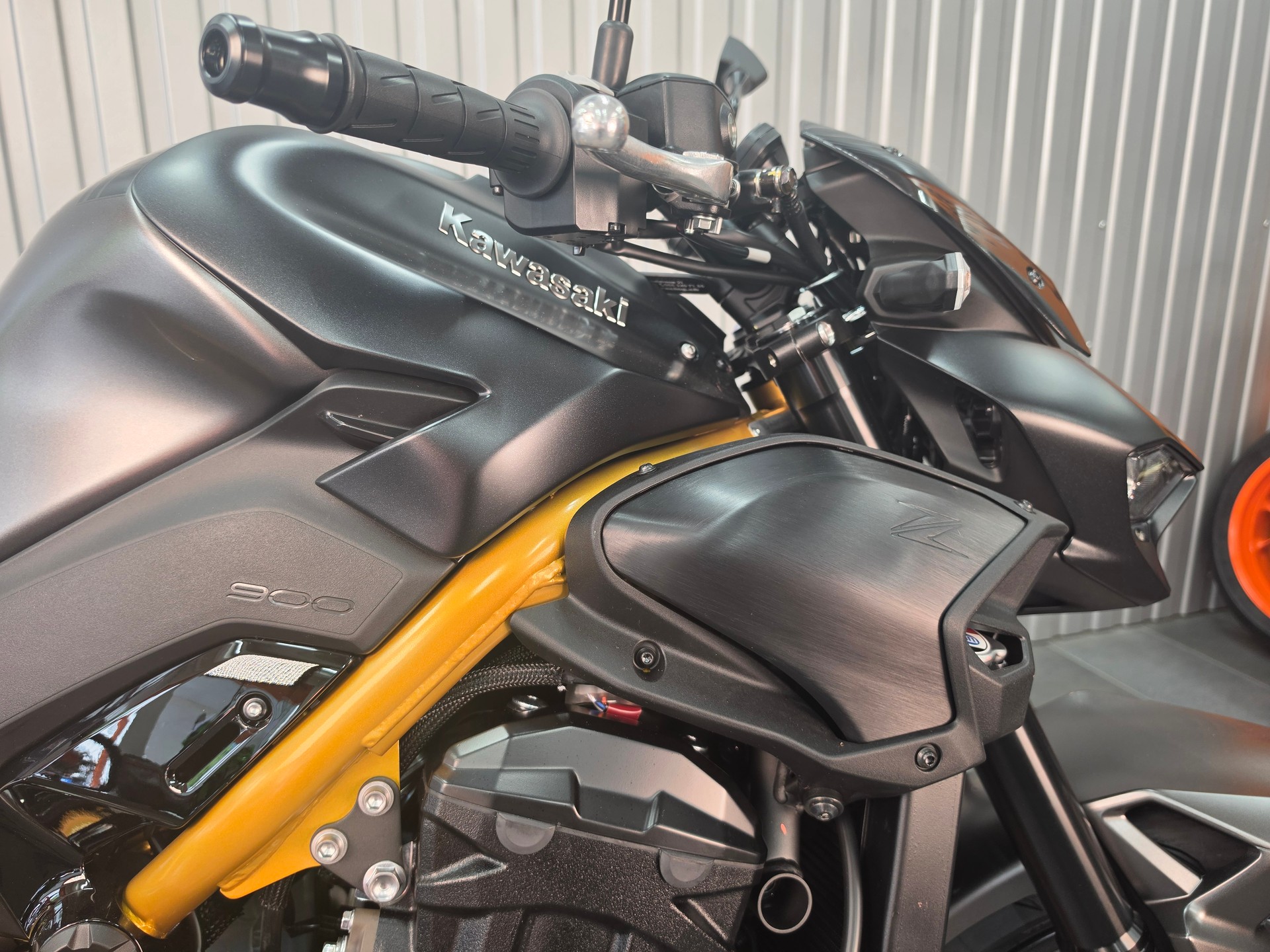 KAWASAKI Z 900 (35kW)-showroom-element-1