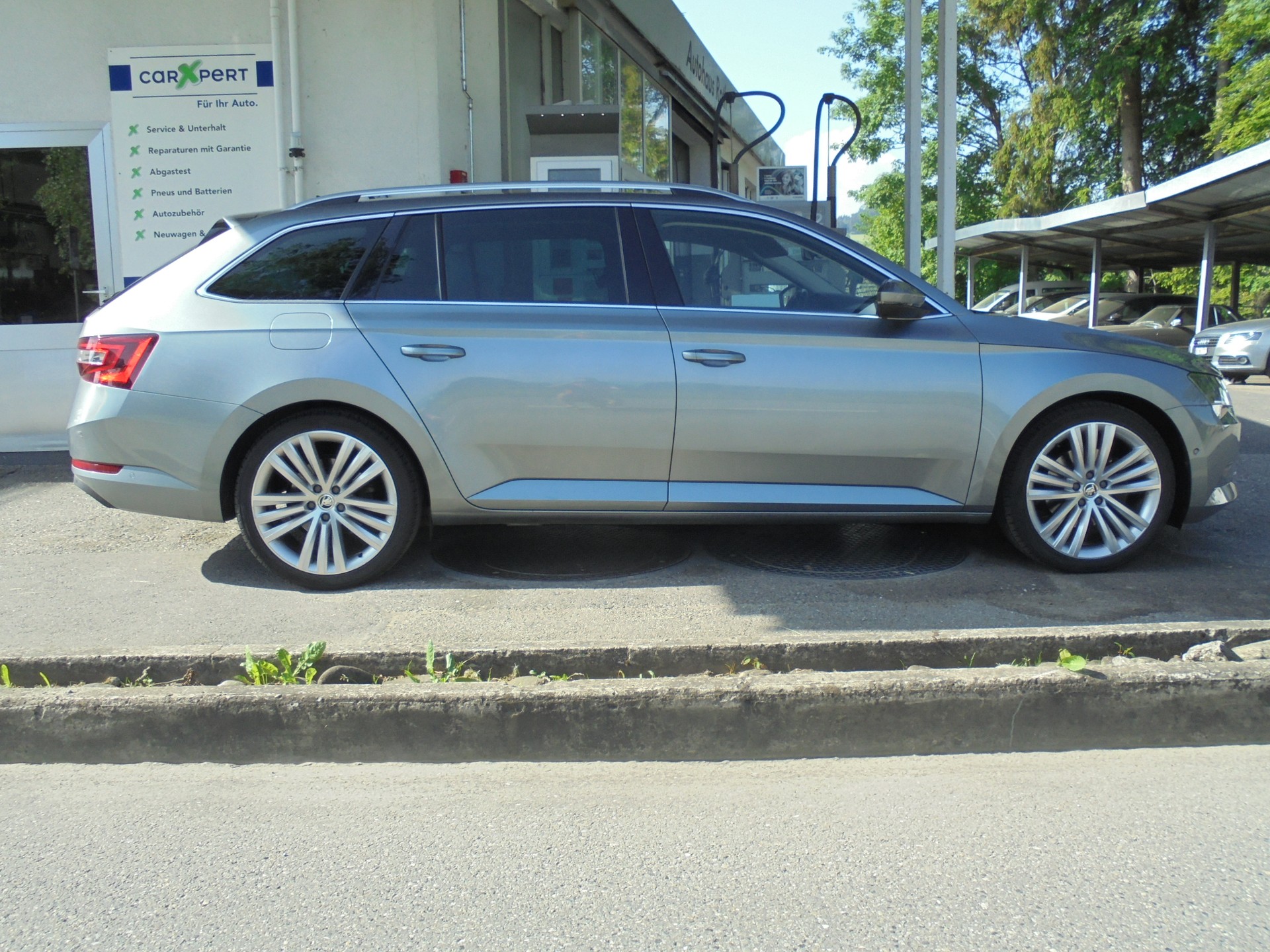 SKODA Superb Combi 2.0 TDi Style 4x4 DSG-image-2