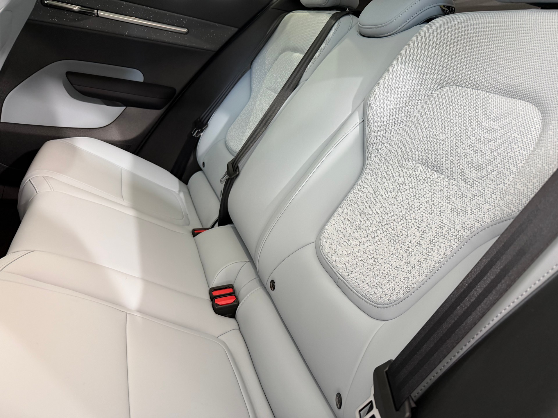 VOLVO EX 30 E60 Twin Ultra Performanc-image-9