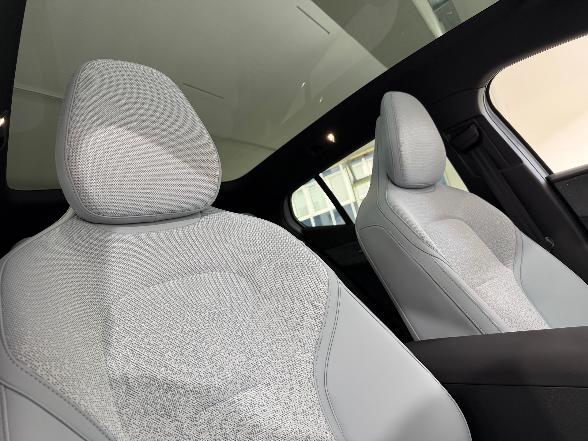 VOLVO EX 30 E60 Twin Ultra Performanc-image-7