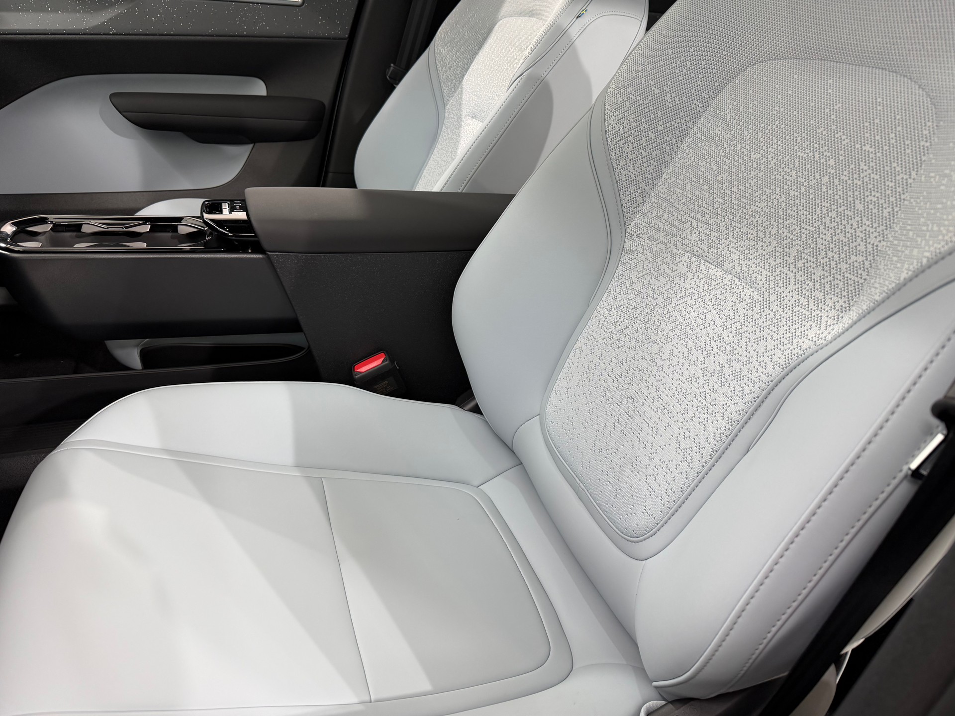VOLVO EX 30 E60 Twin Ultra Performanc-image-6