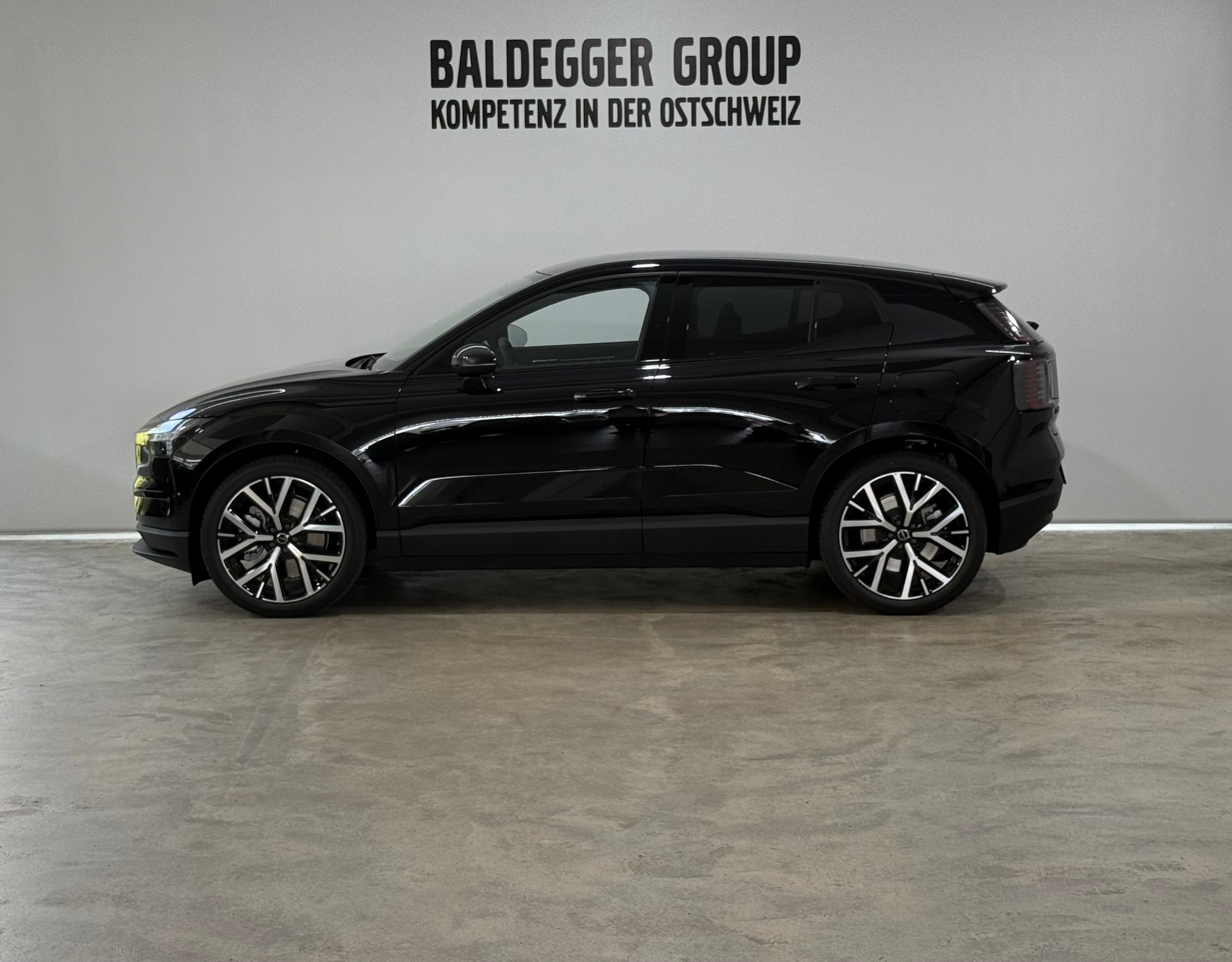 VOLVO EX 30 E60 Twin Ultra Performanc-showroom-element-1