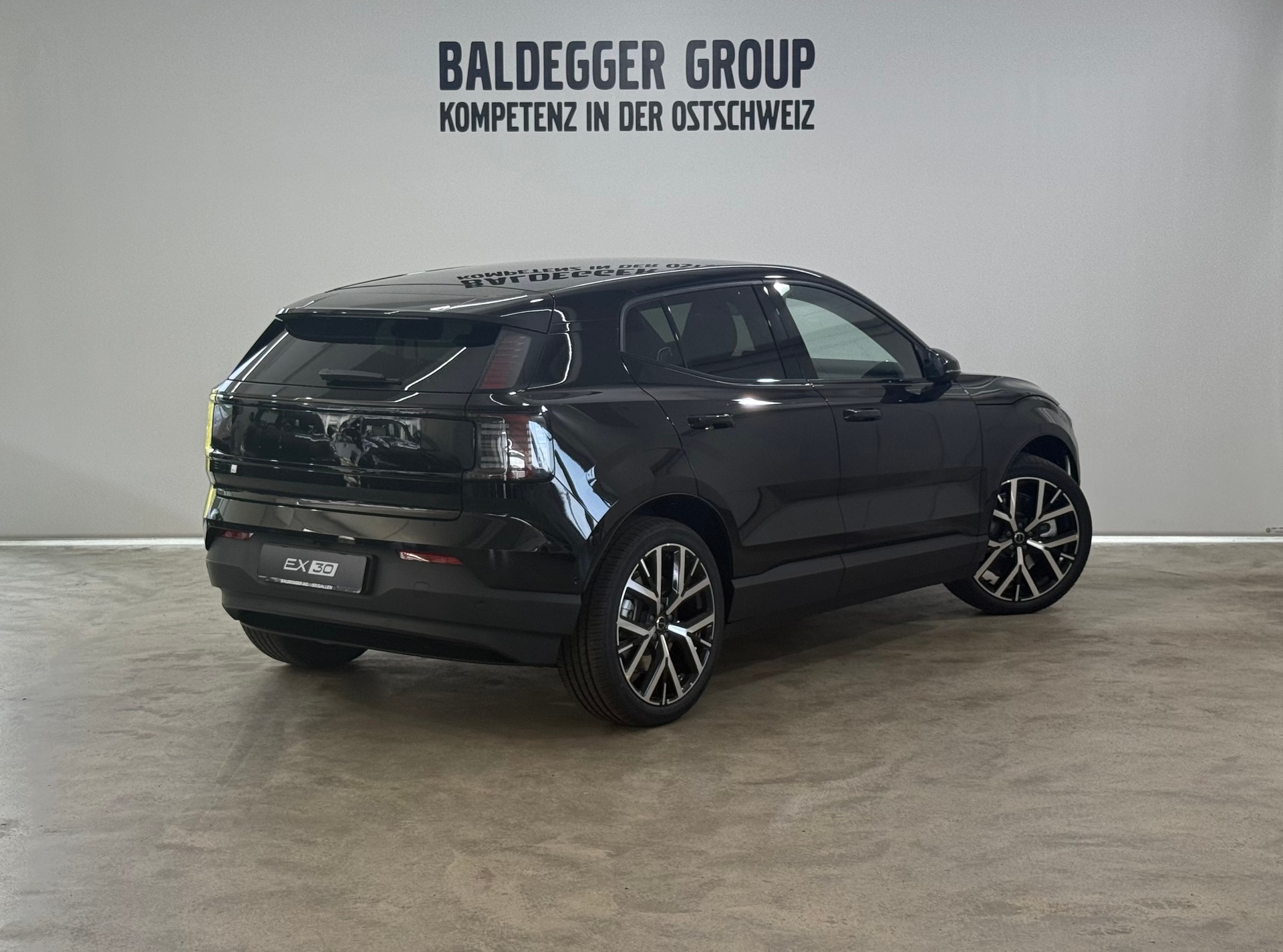 VOLVO EX 30 E60 Twin Ultra Performanc-showroom-element-2