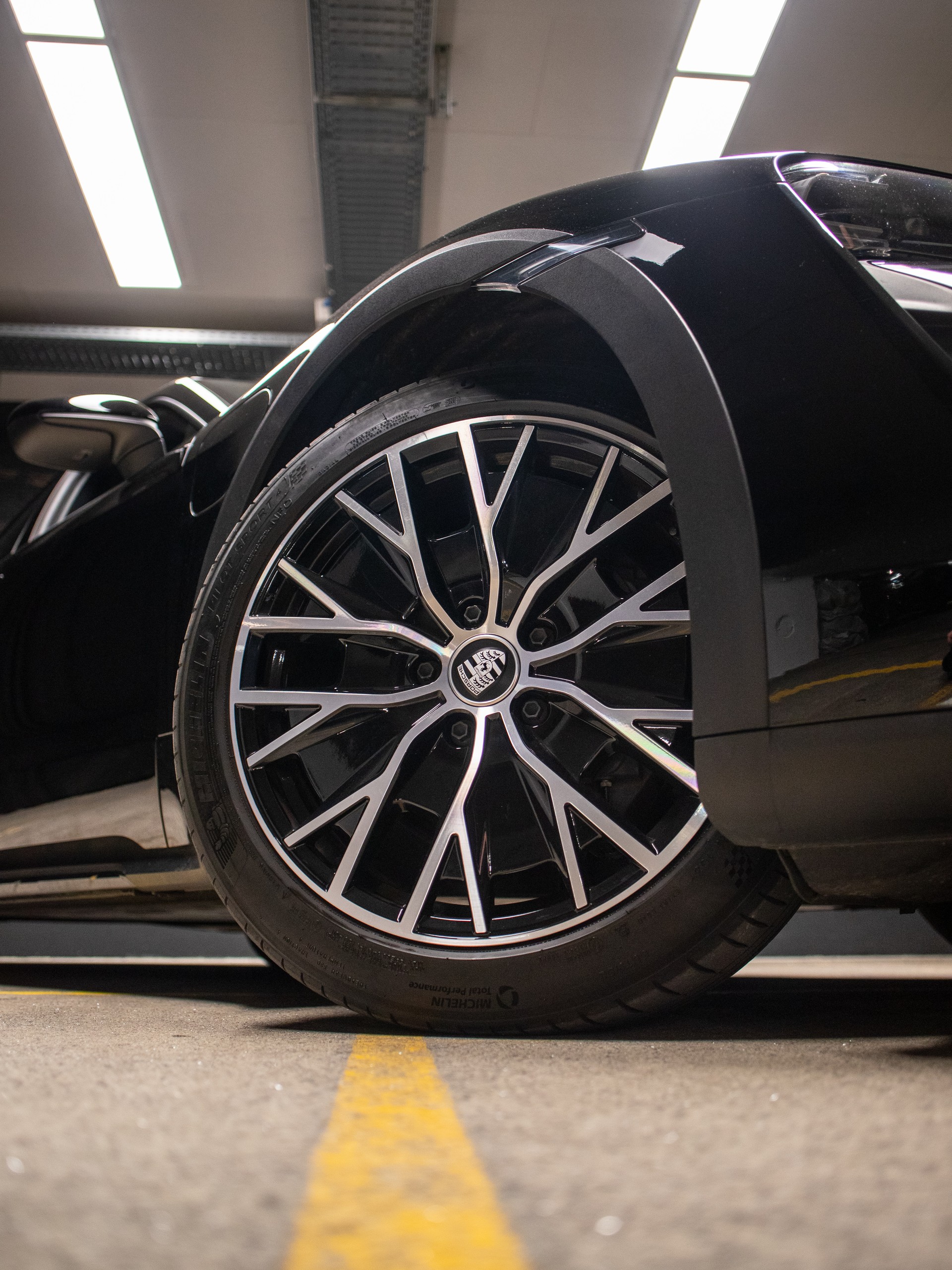 PORSCHE Taycan 4 Cross Turismo-image-10