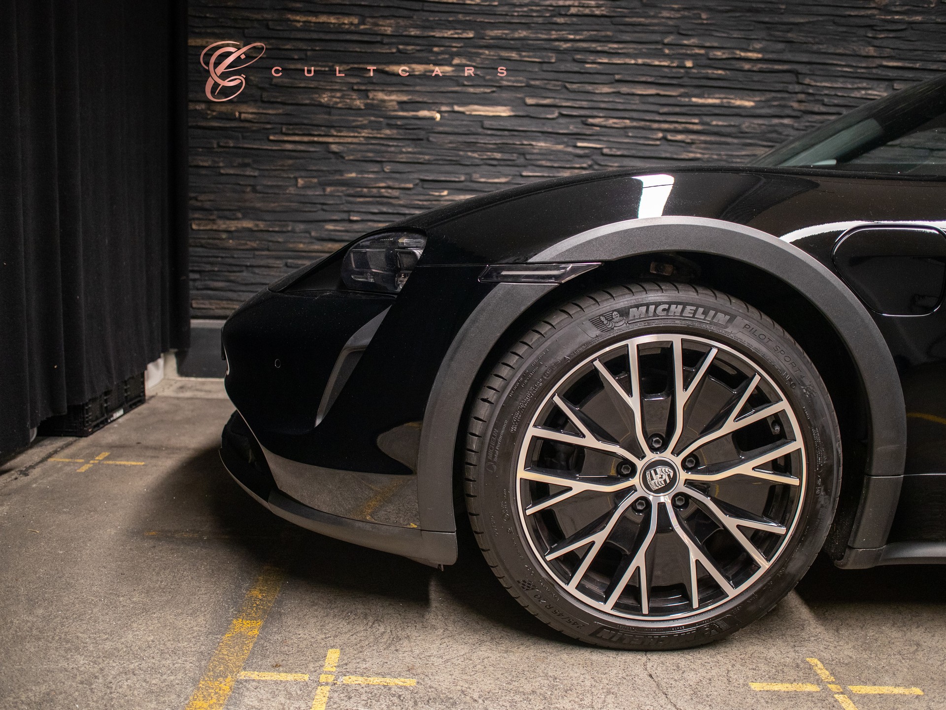 PORSCHE Taycan 4 Cross Turismo-image-4