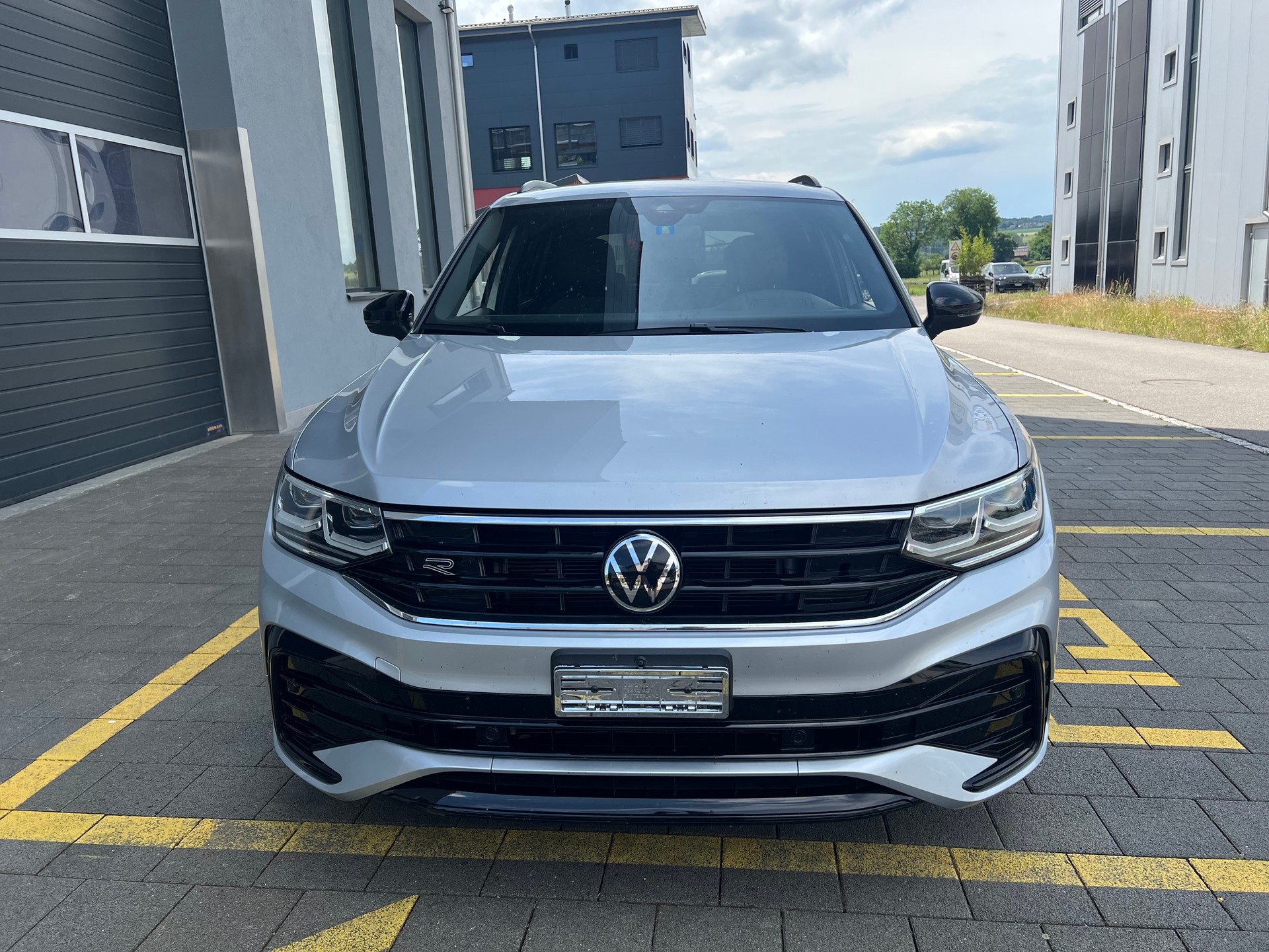 VW Tiguan 2.0TSI R-Line 4Motion DSG-showroom-element-1