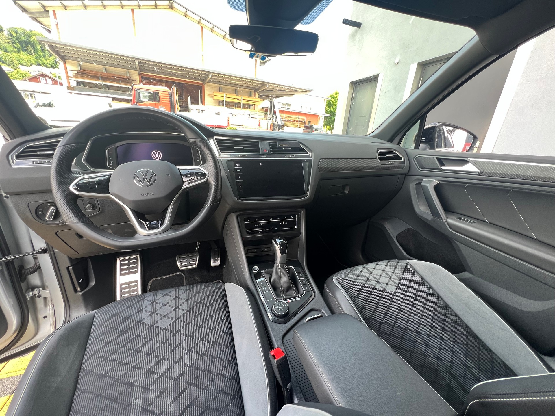VW Tiguan 2.0TSI R-Line 4Motion DSG-image-9